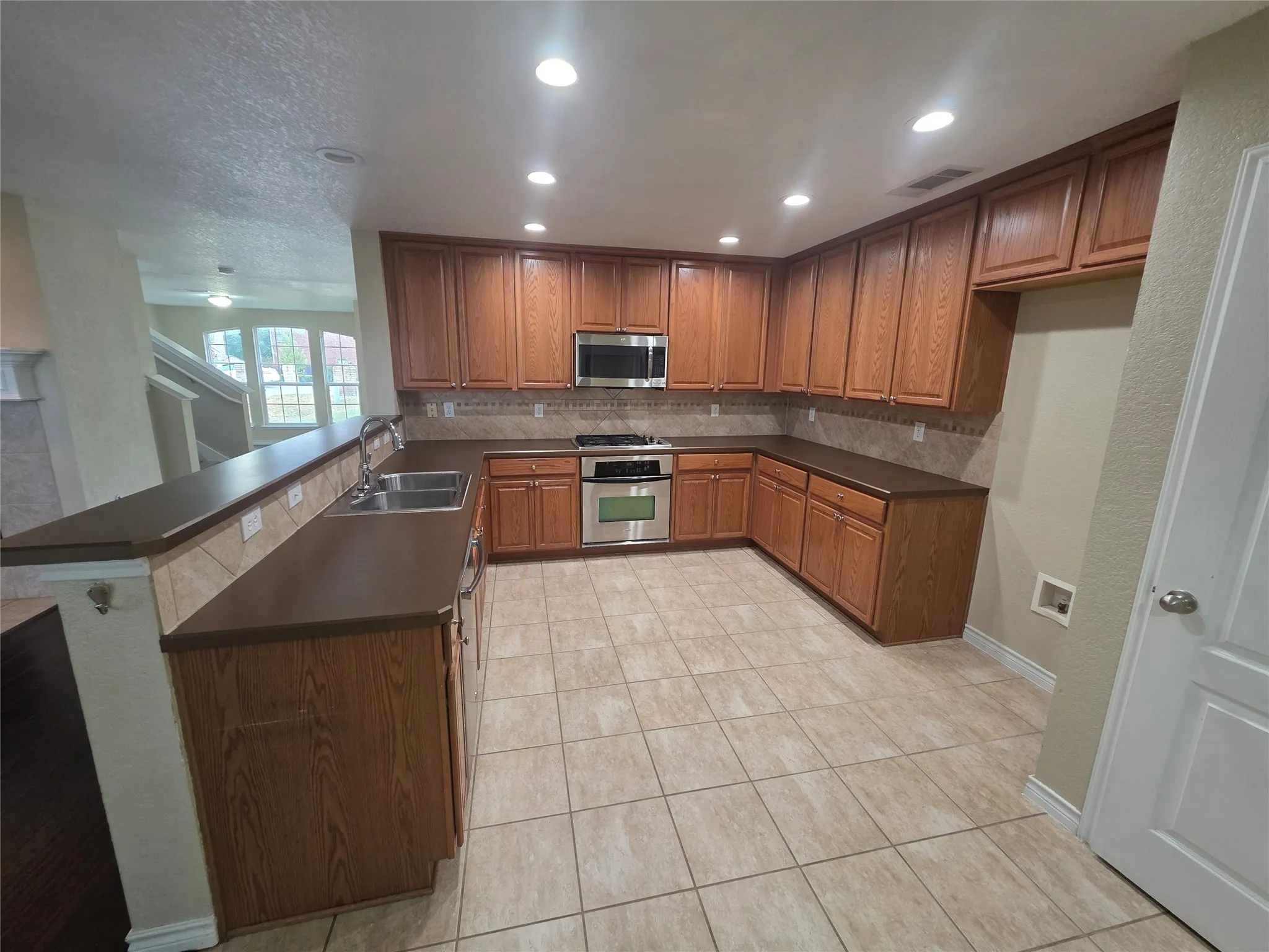 Single Family Residence For Rent in Tarrant County , 4207 Bayside Court, Arlington, Texas 76016, 4 Bedroom, 3 Bathroom, 2 Garage spaces, 2,691 Sqft, built in 2006, mls#21401678, Real Estate Agent in Arlington, Homes For Rent in Tarrant county, Homes For Rent in Arlington, Realtor in Arlington Texas, Real Estate Brokerage Independent Realty Texas, Luminita Cordes Realtor
