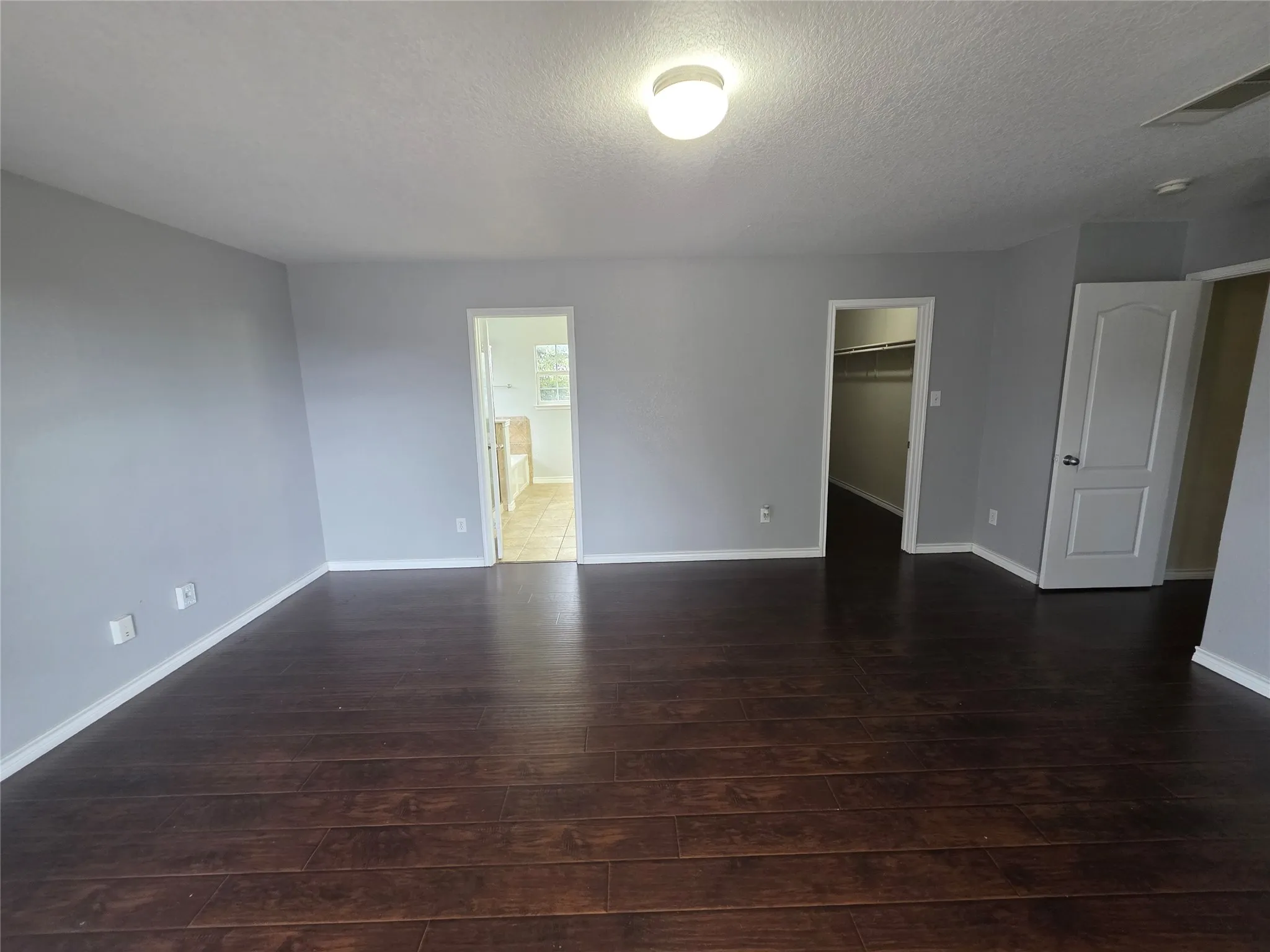 Single Family Residence For Rent in Tarrant County , 4207 Bayside Court, Arlington, Texas 76016, 4 Bedroom, 3 Bathroom, 2 Garage spaces, 2,691 Sqft, built in 2006, mls#21401678, Real Estate Agent in Arlington, Homes For Rent in Tarrant county, Homes For Rent in Arlington, Realtor in Arlington Texas, Real Estate Brokerage Independent Realty Texas, Luminita Cordes Realtor