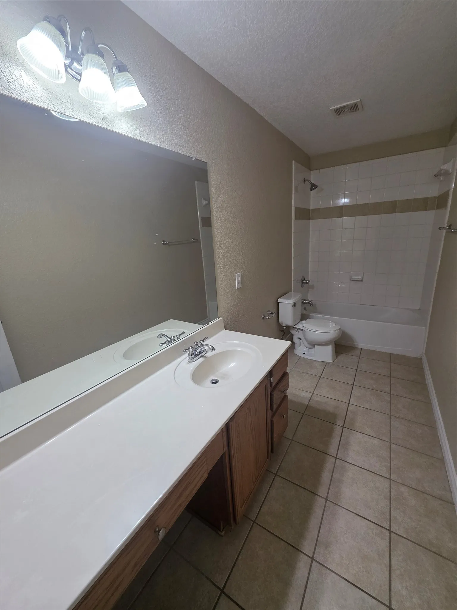 Single Family Residence For Rent in Tarrant County , 4207 Bayside Court, Arlington, Texas 76016, 4 Bedroom, 3 Bathroom, 2 Garage spaces, 2,691 Sqft, built in 2006, mls#21401678, Real Estate Agent in Arlington, Homes For Rent in Tarrant county, Homes For Rent in Arlington, Realtor in Arlington Texas, Real Estate Brokerage Independent Realty Texas, Luminita Cordes Realtor