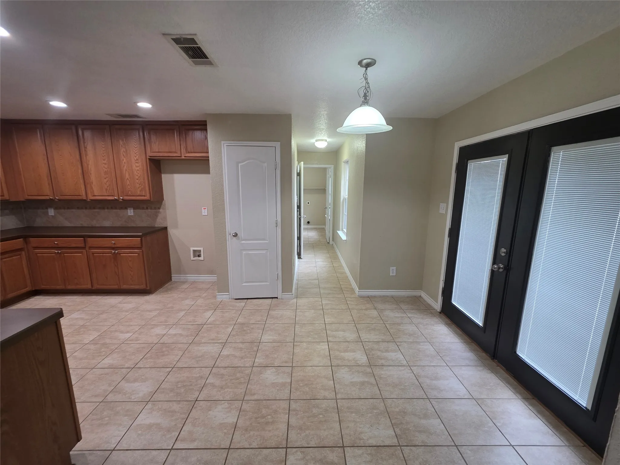Single Family Residence For Rent in Tarrant County , 4207 Bayside Court, Arlington, Texas 76016, 4 Bedroom, 3 Bathroom, 2 Garage spaces, 2,691 Sqft, built in 2006, mls#21401678, Real Estate Agent in Arlington, Homes For Rent in Tarrant county, Homes For Rent in Arlington, Realtor in Arlington Texas, Real Estate Brokerage Independent Realty Texas, Luminita Cordes Realtor
