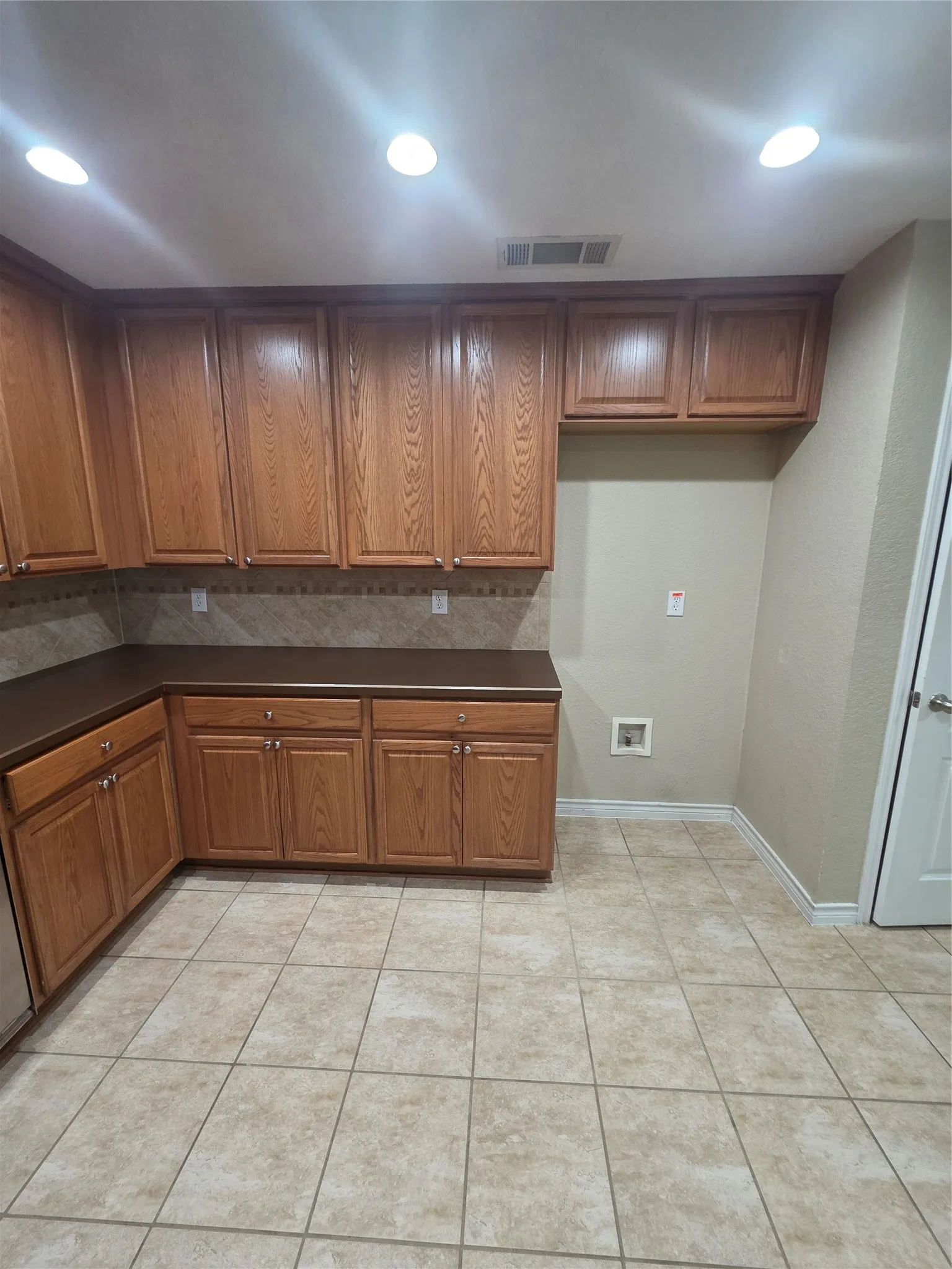 Single Family Residence For Rent in Tarrant County , 4207 Bayside Court, Arlington, Texas 76016, 4 Bedroom, 3 Bathroom, 2 Garage spaces, 2,691 Sqft, built in 2006, mls#21401678, Real Estate Agent in Arlington, Homes For Rent in Tarrant county, Homes For Rent in Arlington, Realtor in Arlington Texas, Real Estate Brokerage Independent Realty Texas, Luminita Cordes Realtor
