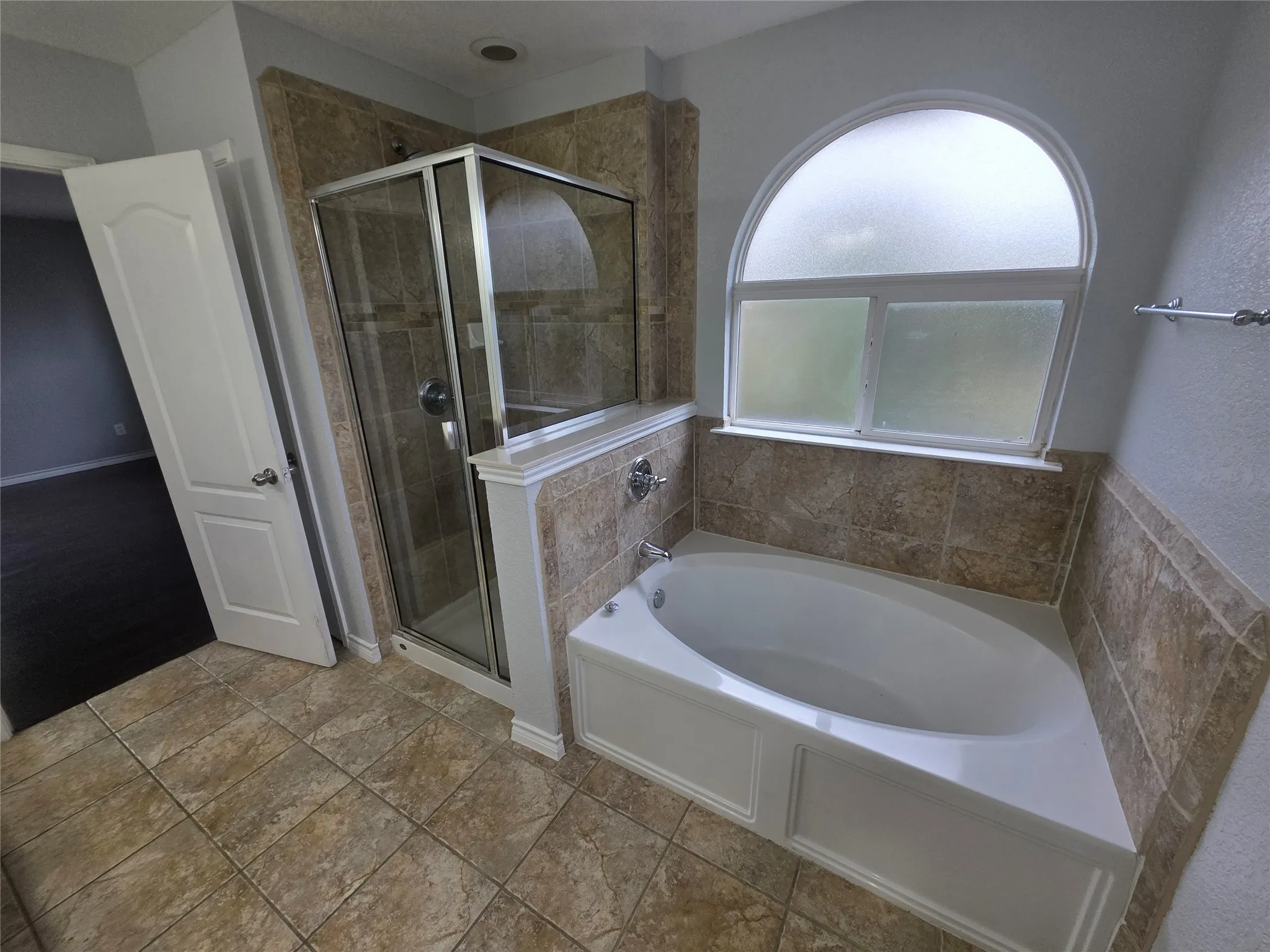 Single Family Residence For Rent in Tarrant County , 4207 Bayside Court, Arlington, Texas 76016, 4 Bedroom, 3 Bathroom, 2 Garage spaces, 2,691 Sqft, built in 2006, mls#21401678, Real Estate Agent in Arlington, Homes For Rent in Tarrant county, Homes For Rent in Arlington, Realtor in Arlington Texas, Real Estate Brokerage Independent Realty Texas, Luminita Cordes Realtor