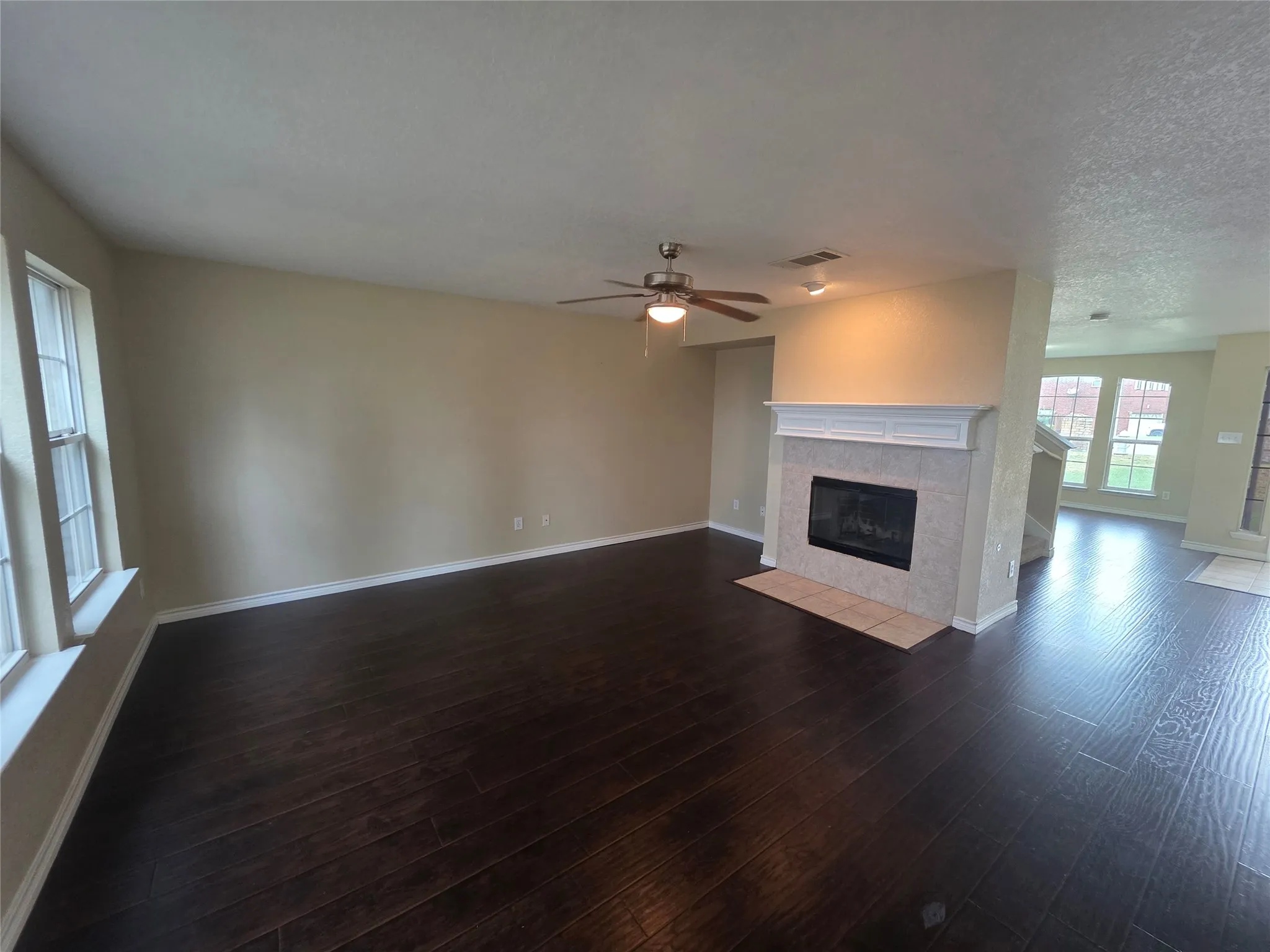Single Family Residence For Rent in Tarrant County , 4207 Bayside Court, Arlington, Texas 76016, 4 Bedroom, 3 Bathroom, 2 Garage spaces, 2,691 Sqft, built in 2006, mls#21401678, Real Estate Agent in Arlington, Homes For Rent in Tarrant county, Homes For Rent in Arlington, Realtor in Arlington Texas, Real Estate Brokerage Independent Realty Texas, Luminita Cordes Realtor
