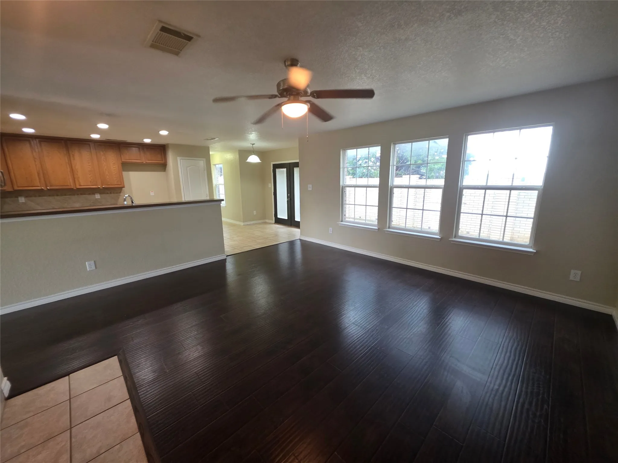 Single Family Residence For Rent in Tarrant County , 4207 Bayside Court, Arlington, Texas 76016, 4 Bedroom, 3 Bathroom, 2 Garage spaces, 2,691 Sqft, built in 2006, mls#21401678, Real Estate Agent in Arlington, Homes For Rent in Tarrant county, Homes For Rent in Arlington, Realtor in Arlington Texas, Real Estate Brokerage Independent Realty Texas, Luminita Cordes Realtor