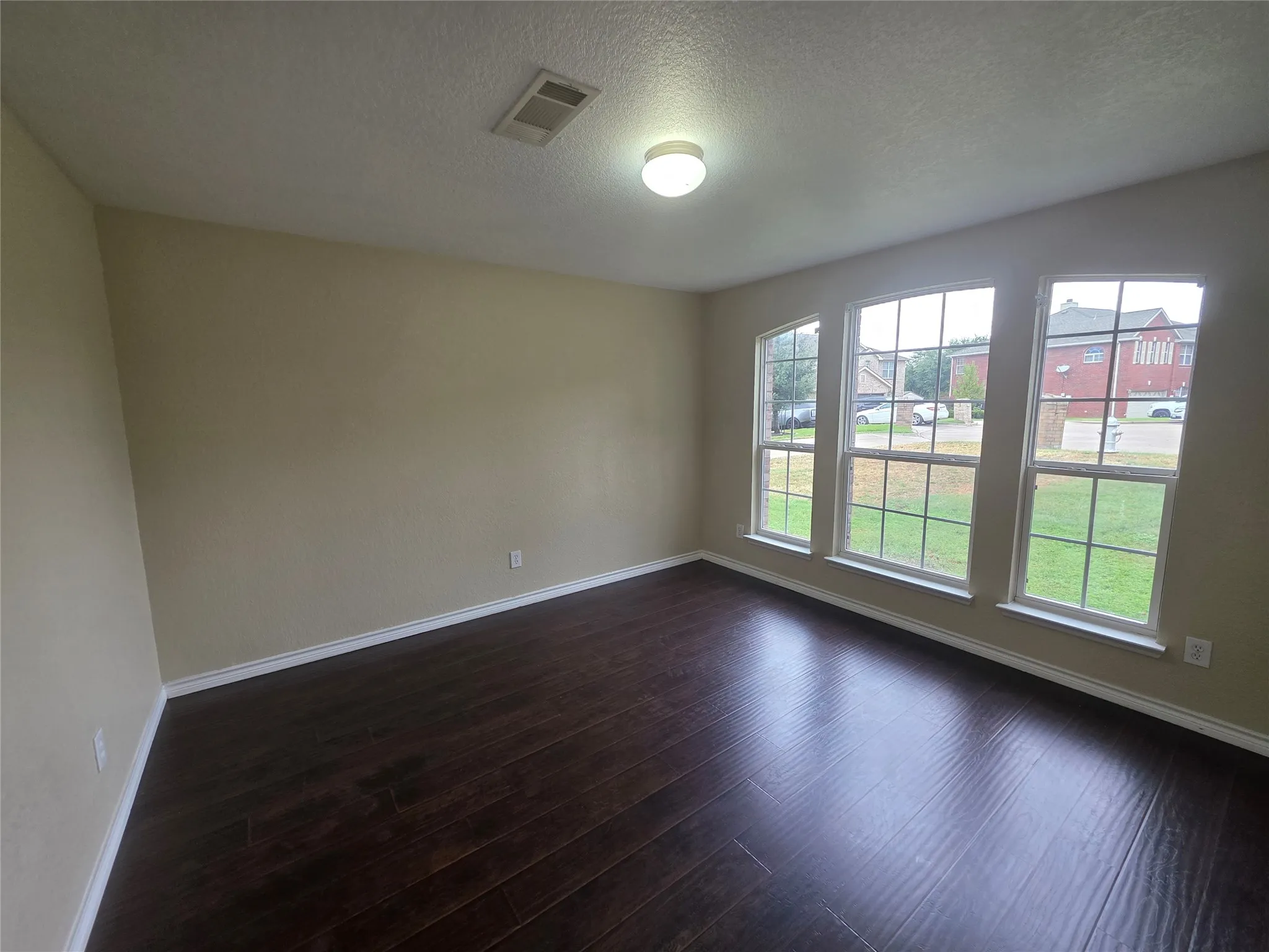 Single Family Residence For Rent in Tarrant County , 4207 Bayside Court, Arlington, Texas 76016, 4 Bedroom, 3 Bathroom, 2 Garage spaces, 2,691 Sqft, built in 2006, mls#21401678, Real Estate Agent in Arlington, Homes For Rent in Tarrant county, Homes For Rent in Arlington, Realtor in Arlington Texas, Real Estate Brokerage Independent Realty Texas, Luminita Cordes Realtor