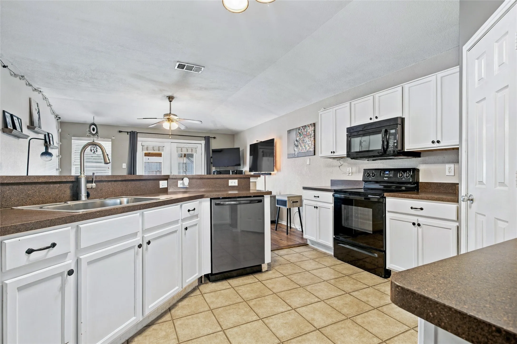 Single Family Residence For Sale in Collin County , 1709 White Mountain Way, Princeton, Texas 75407, 3 Bedroom, 2 Bathroom, 2 Garage spaces, 1,412 Sqft, built in 2006, mls#21397447, Real Estate Agent in Princeton, Homes For Sale in Collin county, Homes For Sale in Princeton, Realtor in Princeton Texas, Real Estate Brokerage Independent Realty Texas, Luminita Cordes Realtor