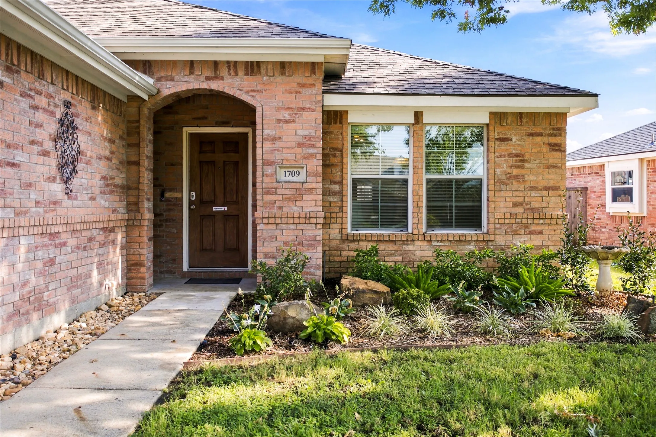 Single Family Residence For Sale in Collin County , 1709 White Mountain Way, Princeton, Texas 75407, 3 Bedroom, 2 Bathroom, 2 Garage spaces, 1,412 Sqft, built in 2006, mls#21397447, Real Estate Agent in Princeton, Homes For Sale in Collin county, Homes For Sale in Princeton, Realtor in Princeton Texas, Real Estate Brokerage Independent Realty Texas, Luminita Cordes Realtor