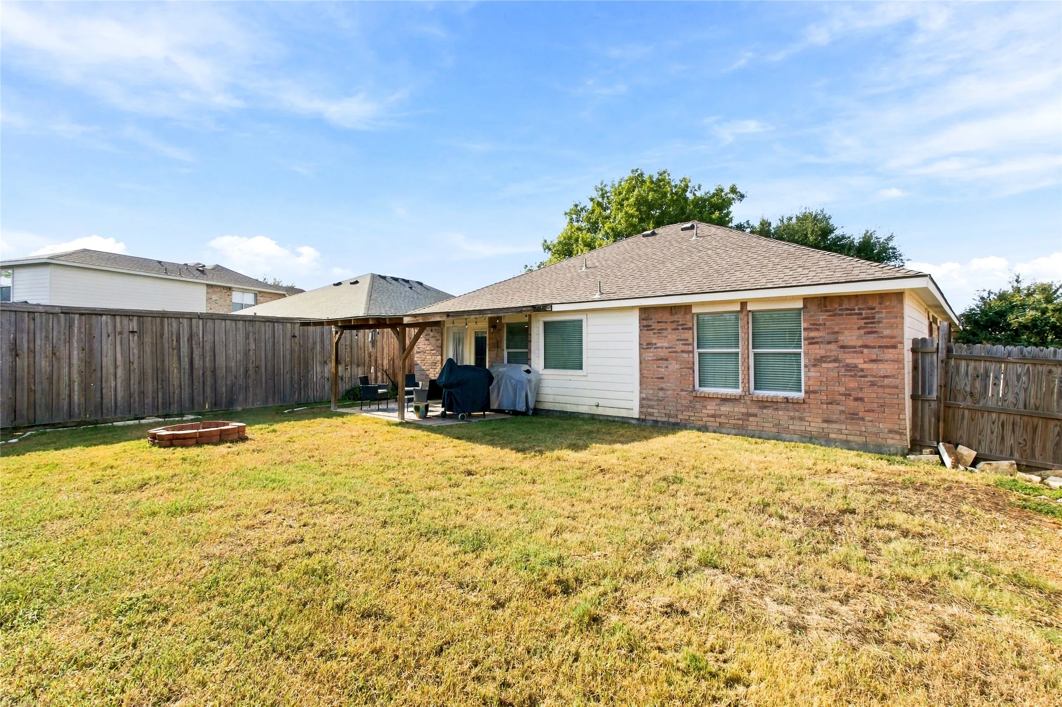 Single Family Residence For Sale in Collin County , 1709 White Mountain Way, Princeton, Texas 75407, 3 Bedroom, 2 Bathroom, 2 Garage spaces, 1,412 Sqft, built in 2006, mls#21397447, Real Estate Agent in Princeton, Homes For Sale in Collin county, Homes For Sale in Princeton, Realtor in Princeton Texas, Real Estate Brokerage Independent Realty Texas, Luminita Cordes Realtor