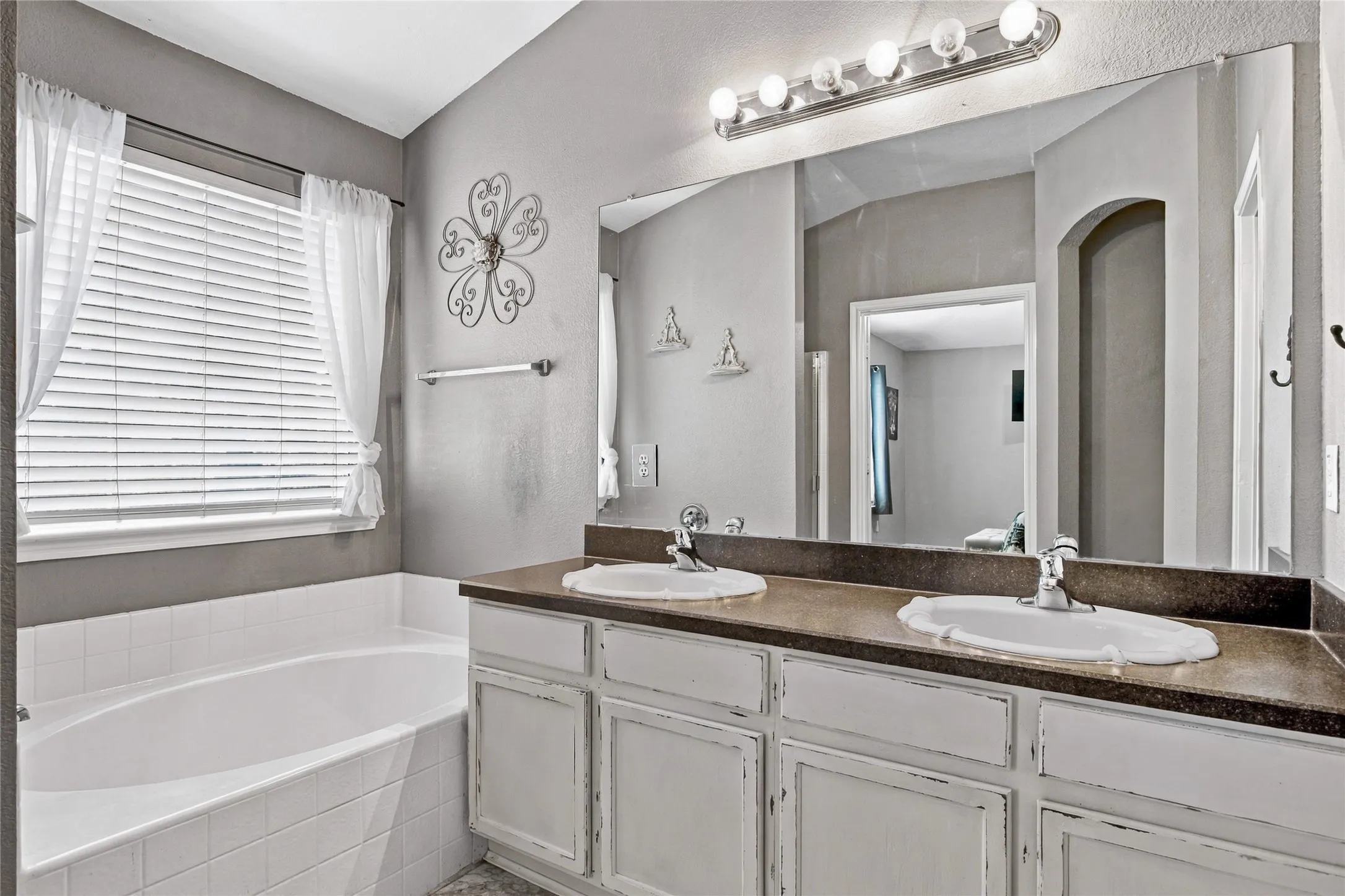 Single Family Residence For Sale in Collin County , 1709 White Mountain Way, Princeton, Texas 75407, 3 Bedroom, 2 Bathroom, 2 Garage spaces, 1,412 Sqft, built in 2006, mls#21397447, Real Estate Agent in Princeton, Homes For Sale in Collin county, Homes For Sale in Princeton, Realtor in Princeton Texas, Real Estate Brokerage Independent Realty Texas, Luminita Cordes Realtor