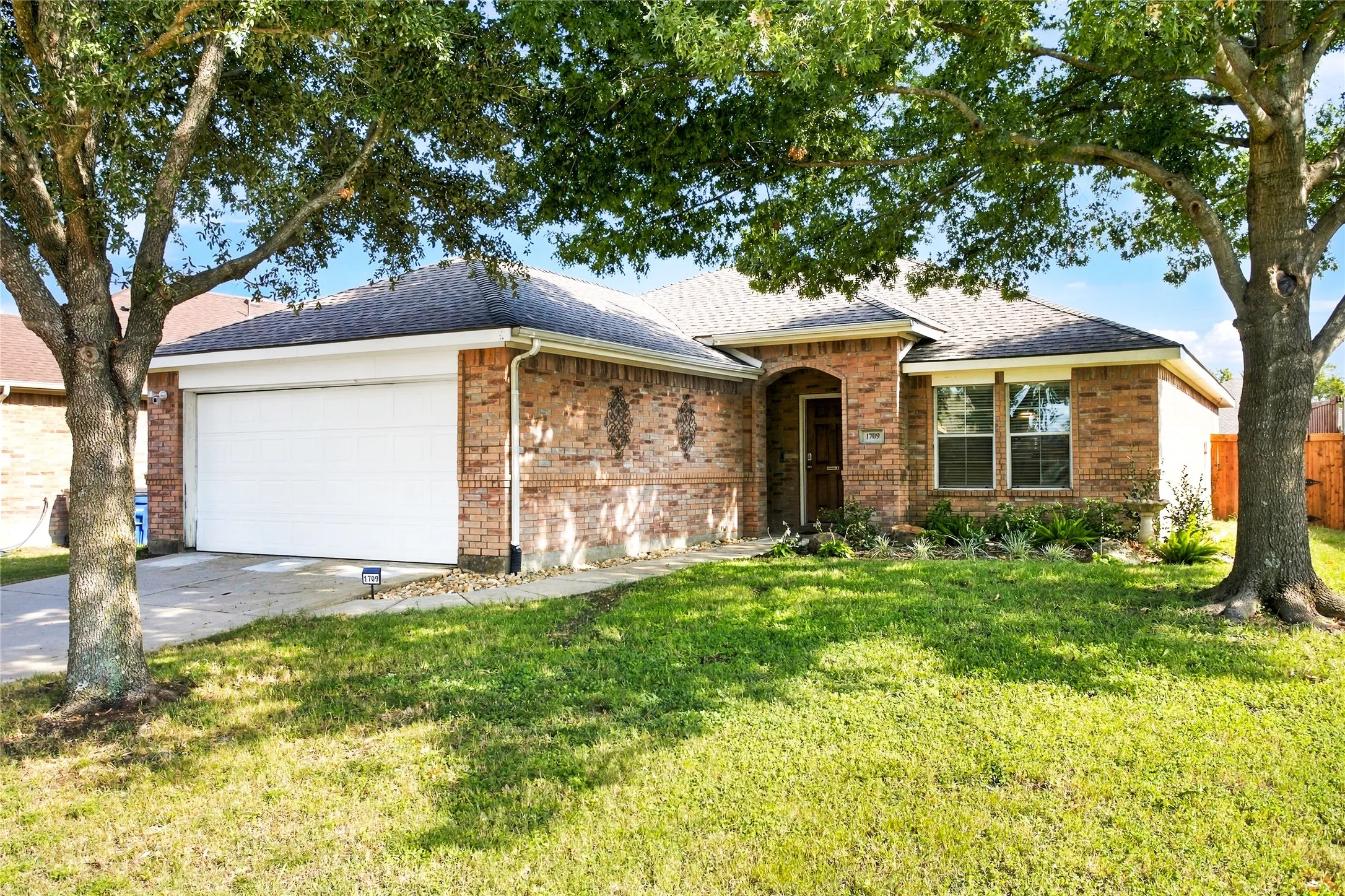 Single Family Residence For Sale in Collin County , 1709 White Mountain Way, Princeton, Texas 75407, 3 Bedroom, 2 Bathroom, 2 Garage spaces, 1,412 Sqft, built in 2006, mls#21397447, Real Estate Agent in Princeton, Homes For Sale in Collin county, Homes For Sale in Princeton, Realtor in Princeton Texas, Real Estate Brokerage Independent Realty Texas, Luminita Cordes Realtor