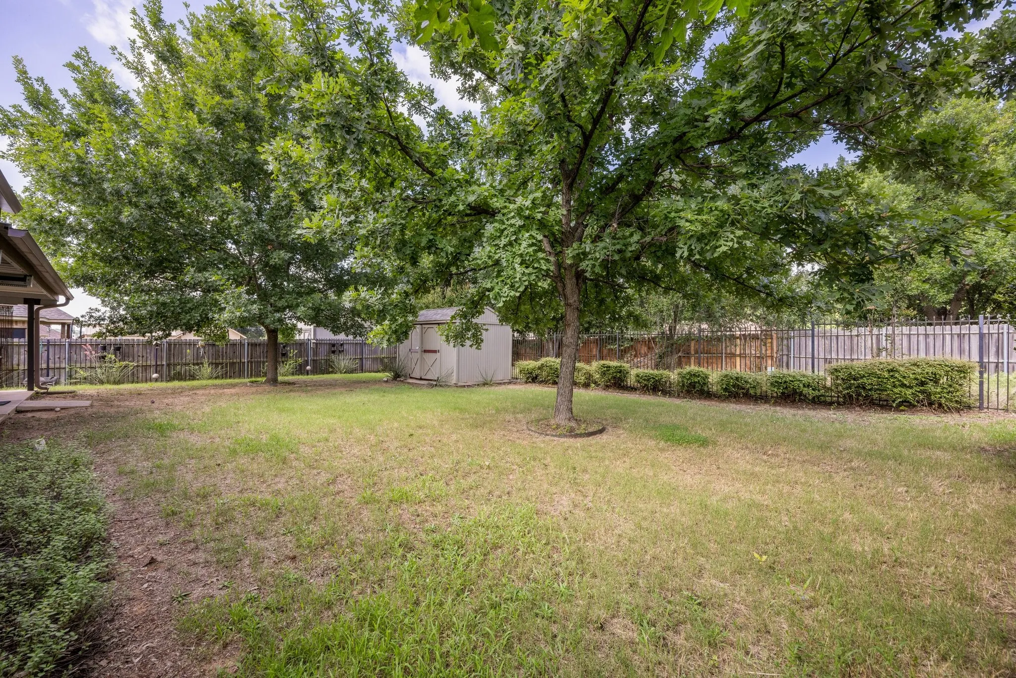 Single Family Residence For Sale in Parker County , 304 Jade Lane, Weatherford, Texas 76086, 3 Bedroom, 2 Bathroom, 2 Garage spaces, 1,737 Sqft, built in 2007, mls#21400765, Real Estate Agent in Weatherford, Homes For Sale in Parker county, Homes For Sale in Weatherford, Realtor in Weatherford Texas, Real Estate Brokerage Independent Realty Texas, Luminita Cordes Realtor