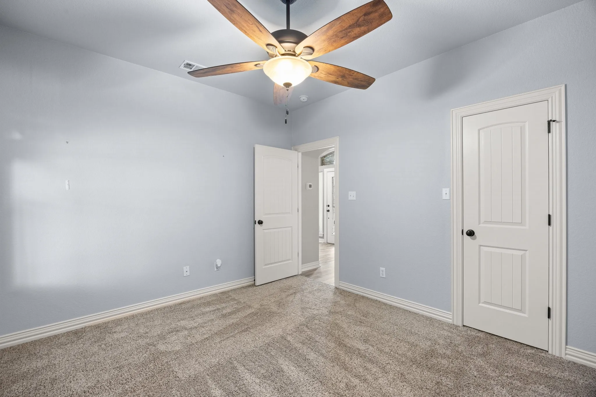 Single Family Residence For Sale in Parker County , 304 Jade Lane, Weatherford, Texas 76086, 3 Bedroom, 2 Bathroom, 2 Garage spaces, 1,737 Sqft, built in 2007, mls#21400765, Real Estate Agent in Weatherford, Homes For Sale in Parker county, Homes For Sale in Weatherford, Realtor in Weatherford Texas, Real Estate Brokerage Independent Realty Texas, Luminita Cordes Realtor