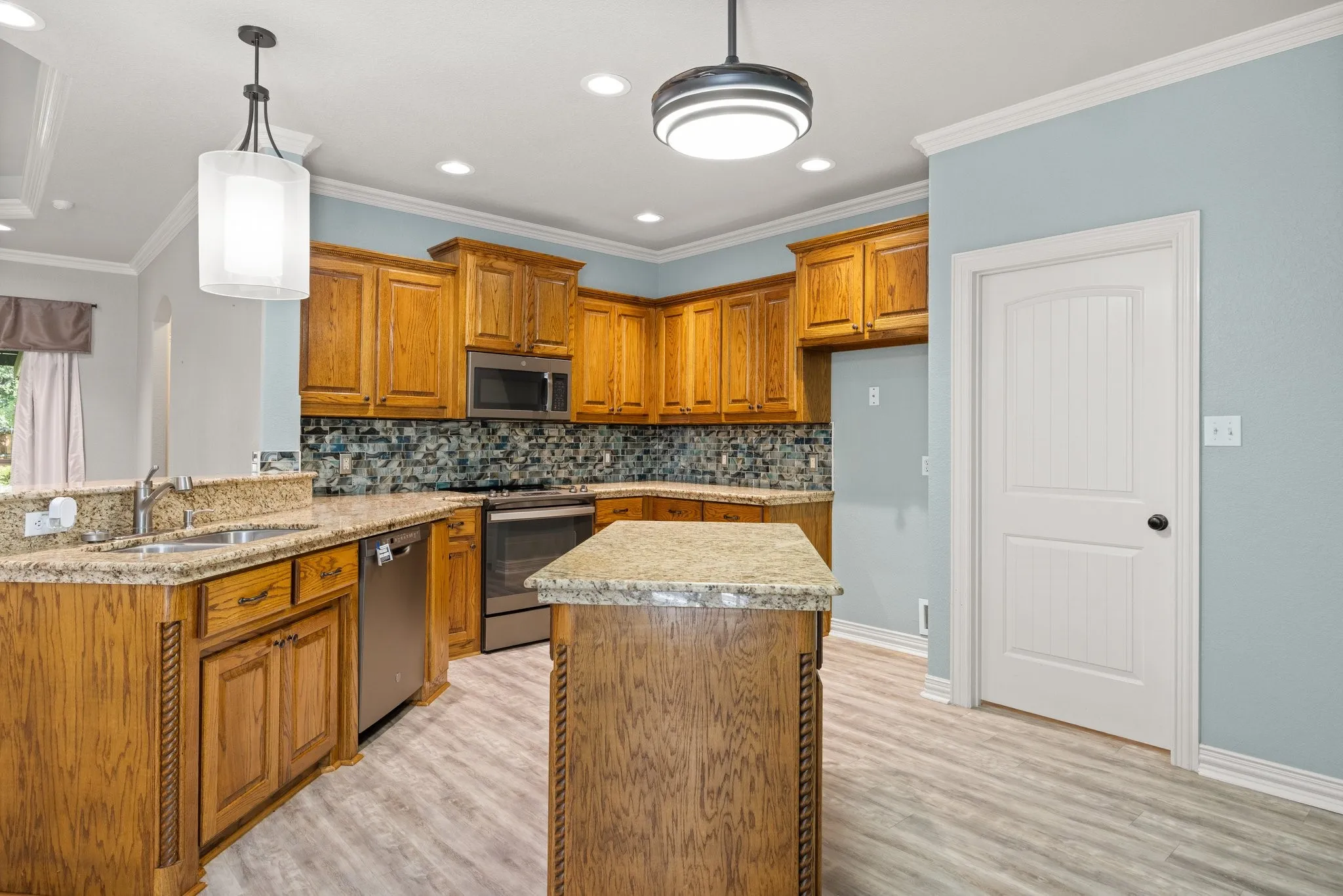 Single Family Residence For Sale in Parker County , 304 Jade Lane, Weatherford, Texas 76086, 3 Bedroom, 2 Bathroom, 2 Garage spaces, 1,737 Sqft, built in 2007, mls#21400765, Real Estate Agent in Weatherford, Homes For Sale in Parker county, Homes For Sale in Weatherford, Realtor in Weatherford Texas, Real Estate Brokerage Independent Realty Texas, Luminita Cordes Realtor