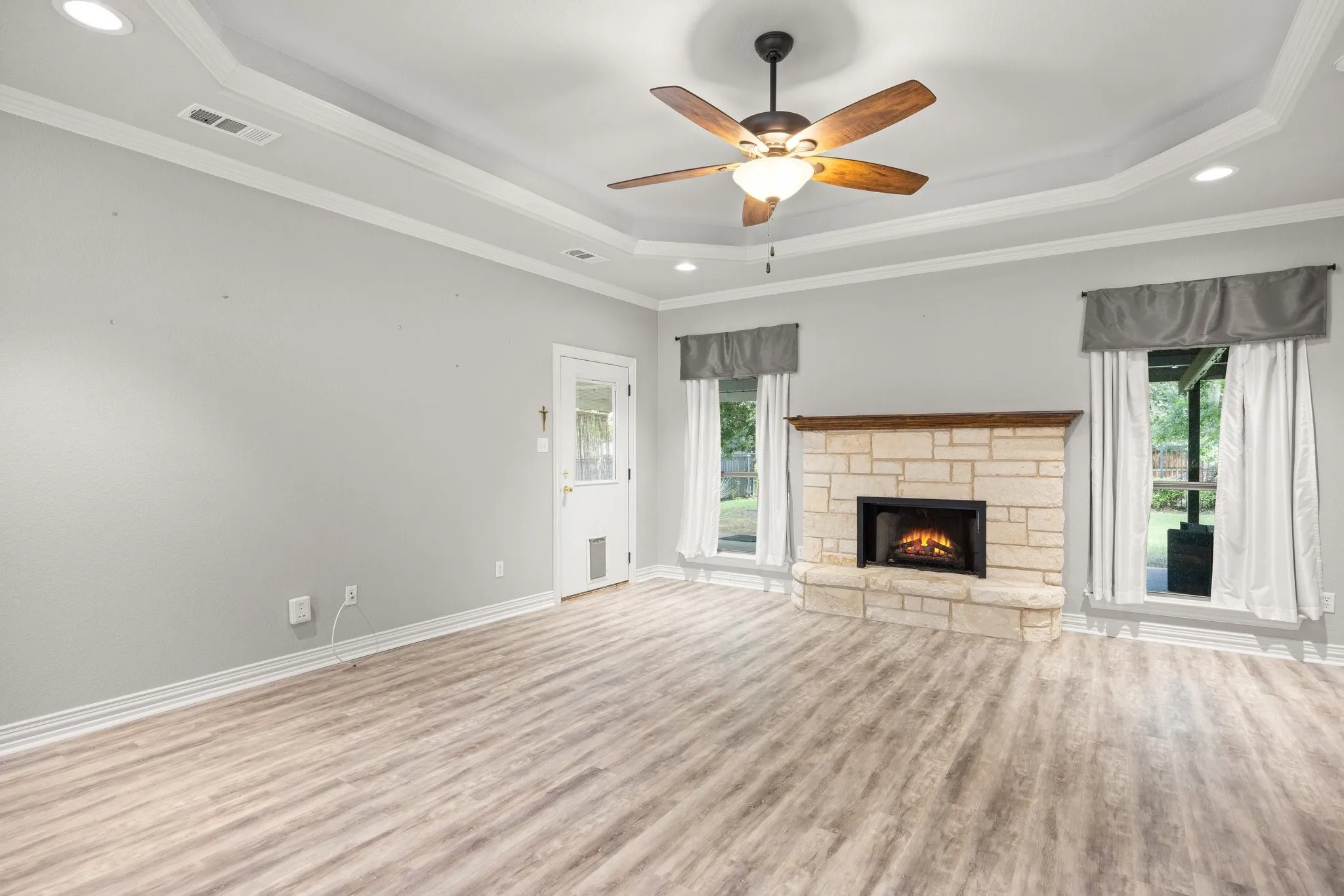 Single Family Residence For Sale in Parker County , 304 Jade Lane, Weatherford, Texas 76086, 3 Bedroom, 2 Bathroom, 2 Garage spaces, 1,737 Sqft, built in 2007, mls#21400765, Real Estate Agent in Weatherford, Homes For Sale in Parker county, Homes For Sale in Weatherford, Realtor in Weatherford Texas, Real Estate Brokerage Independent Realty Texas, Luminita Cordes Realtor