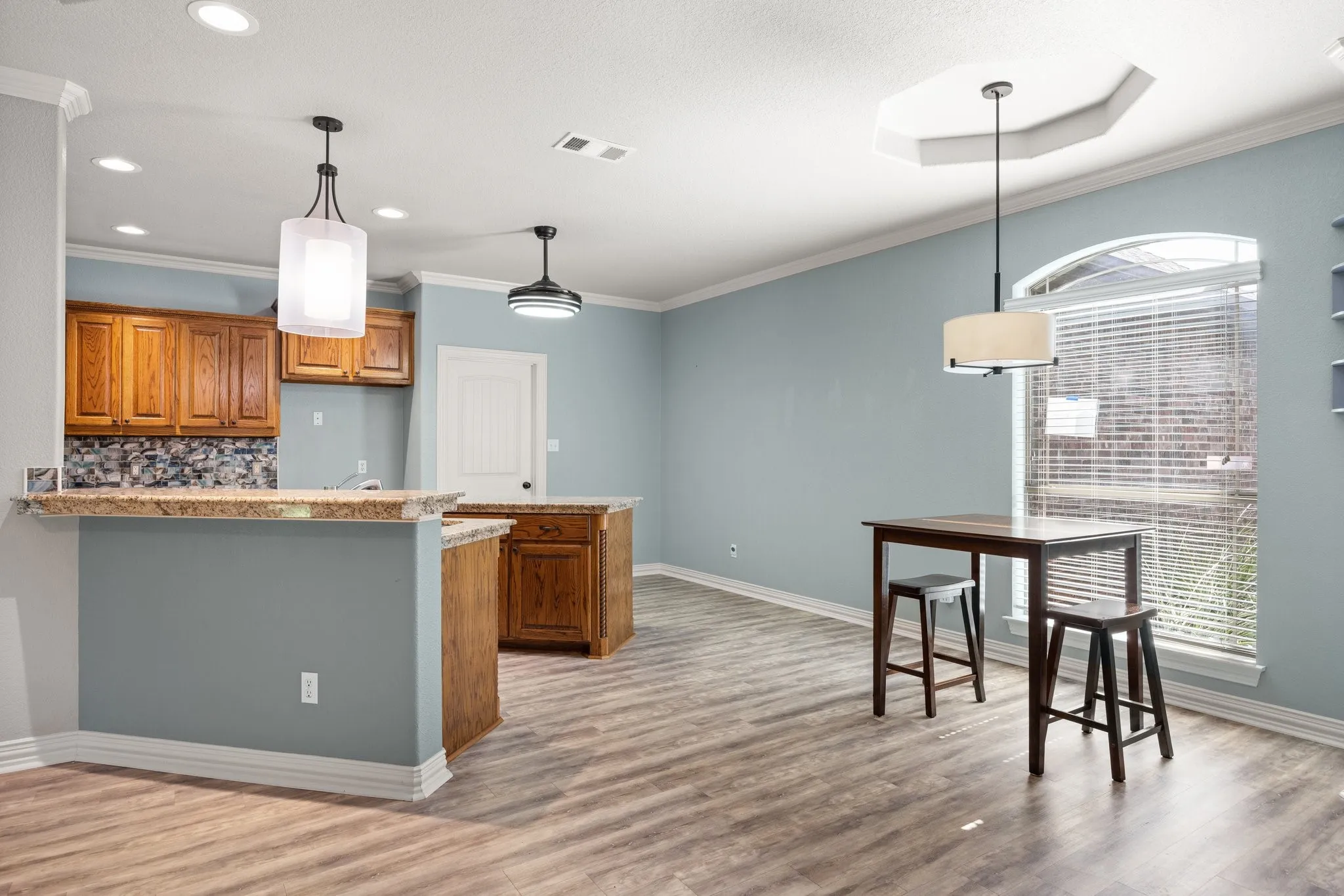 Single Family Residence For Sale in Parker County , 304 Jade Lane, Weatherford, Texas 76086, 3 Bedroom, 2 Bathroom, 2 Garage spaces, 1,737 Sqft, built in 2007, mls#21400765, Real Estate Agent in Weatherford, Homes For Sale in Parker county, Homes For Sale in Weatherford, Realtor in Weatherford Texas, Real Estate Brokerage Independent Realty Texas, Luminita Cordes Realtor