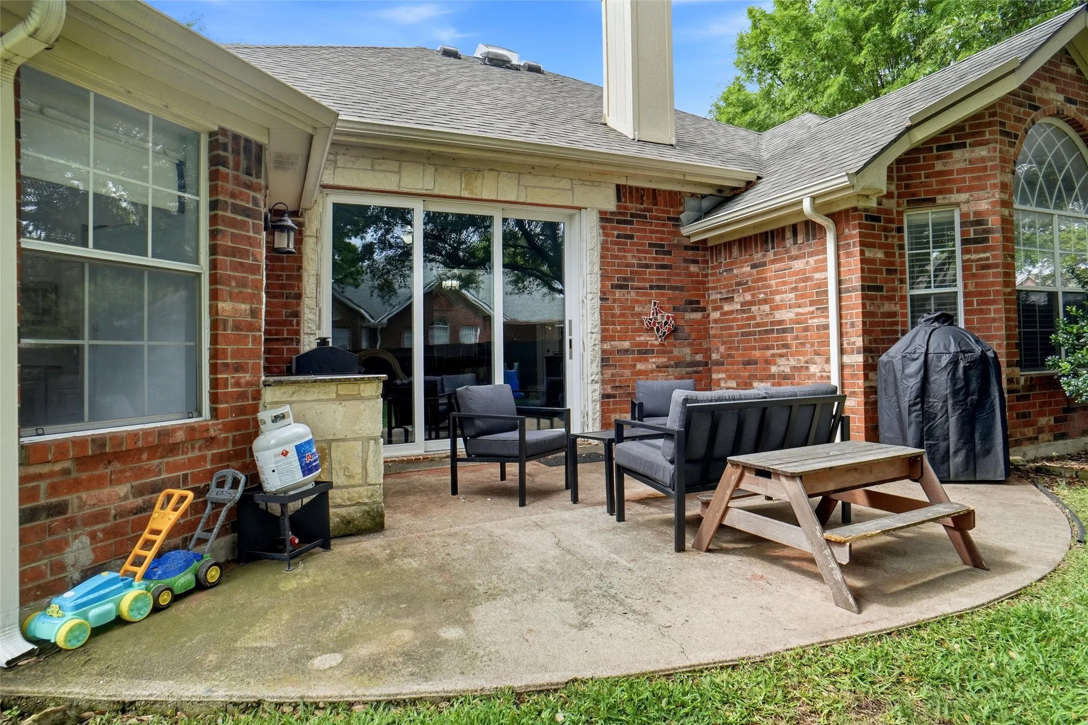 Single Family Residence For Sale in Denton County , 16 Durango Drive, Trophy Club, Texas 76262, 3 Bedroom, 2 Bathroom, 2 Garage spaces, 1,802 Sqft, built in 1993, mls#21396465, Real Estate Agent in Trophy Club, Homes For Sale in Denton county, Homes For Sale in Trophy Club, Realtor in Trophy Club Texas, Real Estate Brokerage Independent Realty Texas, Luminita Cordes Realtor