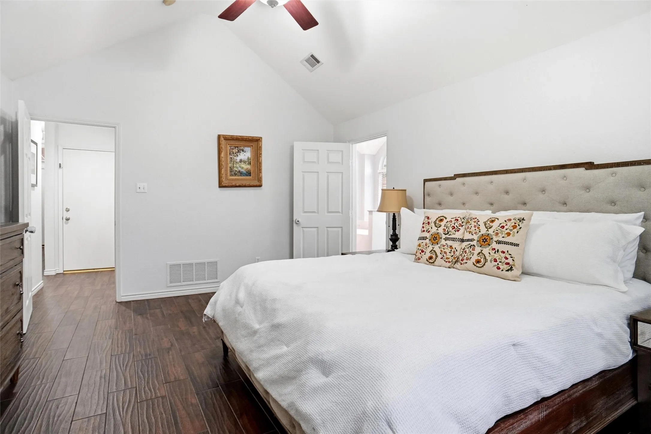 Single Family Residence For Sale in Denton County , 16 Durango Drive, Trophy Club, Texas 76262, 3 Bedroom, 2 Bathroom, 2 Garage spaces, 1,802 Sqft, built in 1993, mls#21396465, Real Estate Agent in Trophy Club, Homes For Sale in Denton county, Homes For Sale in Trophy Club, Realtor in Trophy Club Texas, Real Estate Brokerage Independent Realty Texas, Luminita Cordes Realtor