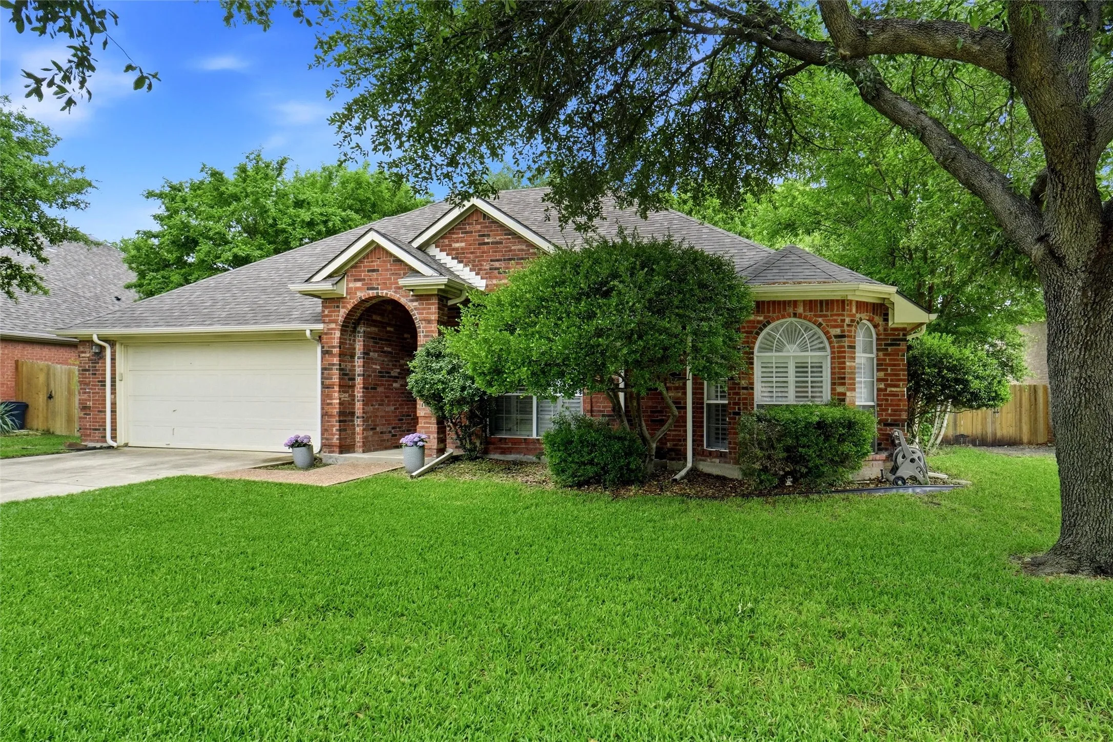 Single Family Residence For Sale in Denton County , 16 Durango Drive, Trophy Club, Texas 76262, 3 Bedroom, 2 Bathroom, 2 Garage spaces, 1,802 Sqft, built in 1993, mls#21396465, Real Estate Agent in Trophy Club, Homes For Sale in Denton county, Homes For Sale in Trophy Club, Realtor in Trophy Club Texas, Real Estate Brokerage Independent Realty Texas, Luminita Cordes Realtor