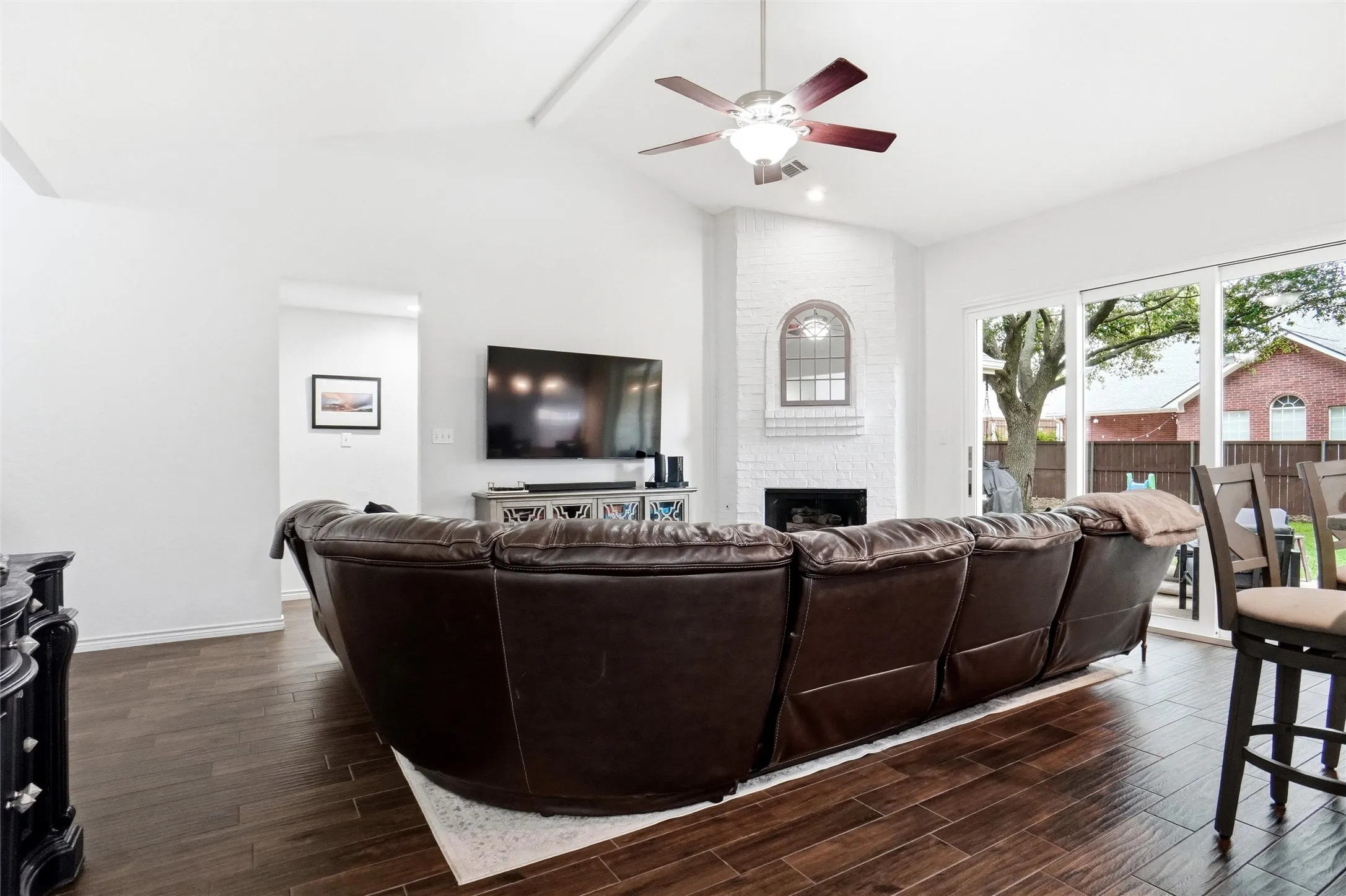 Single Family Residence For Sale in Denton County , 16 Durango Drive, Trophy Club, Texas 76262, 3 Bedroom, 2 Bathroom, 2 Garage spaces, 1,802 Sqft, built in 1993, mls#21396465, Real Estate Agent in Trophy Club, Homes For Sale in Denton county, Homes For Sale in Trophy Club, Realtor in Trophy Club Texas, Real Estate Brokerage Independent Realty Texas, Luminita Cordes Realtor