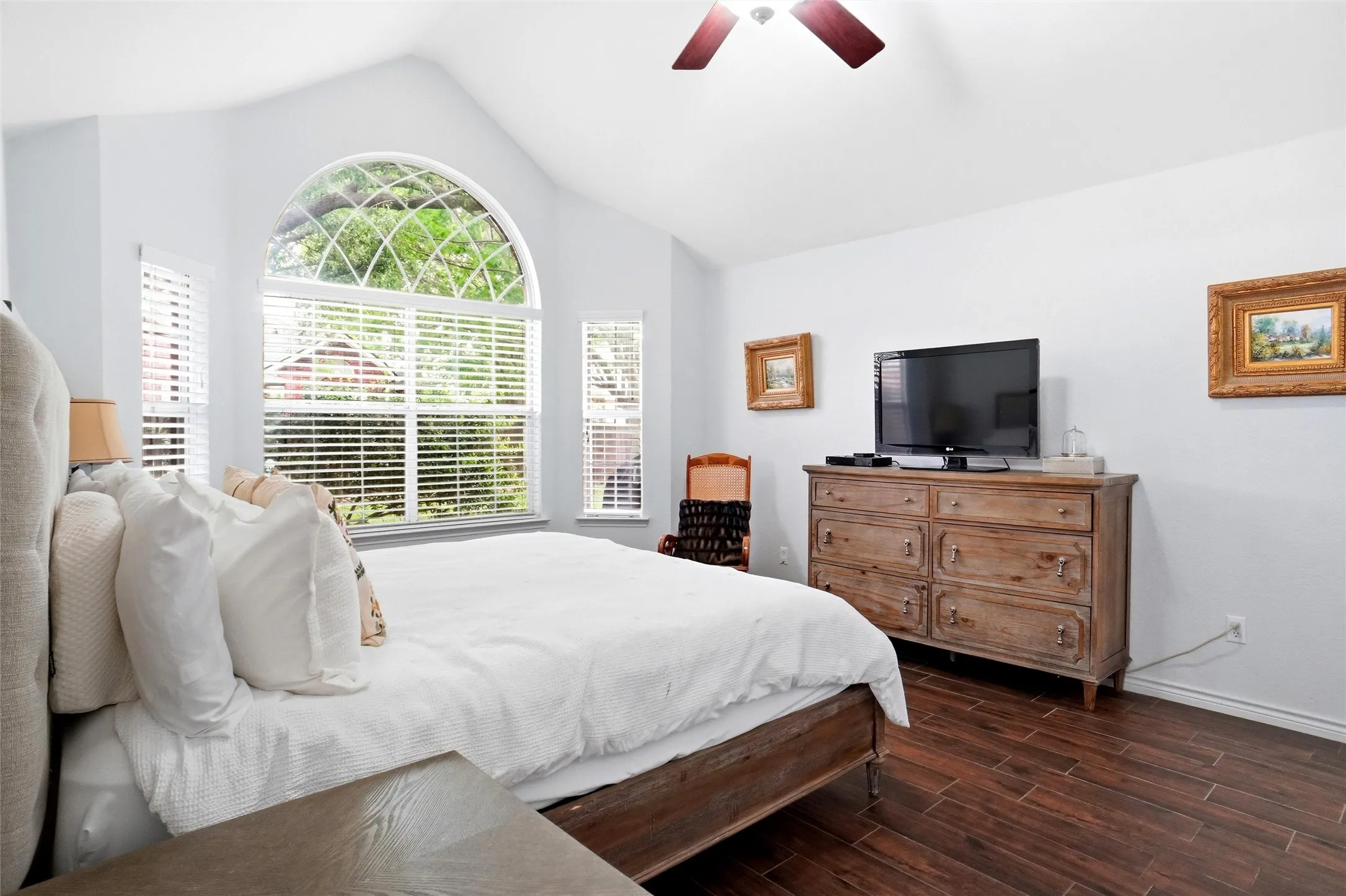Single Family Residence For Sale in Denton County , 16 Durango Drive, Trophy Club, Texas 76262, 3 Bedroom, 2 Bathroom, 2 Garage spaces, 1,802 Sqft, built in 1993, mls#21396465, Real Estate Agent in Trophy Club, Homes For Sale in Denton county, Homes For Sale in Trophy Club, Realtor in Trophy Club Texas, Real Estate Brokerage Independent Realty Texas, Luminita Cordes Realtor