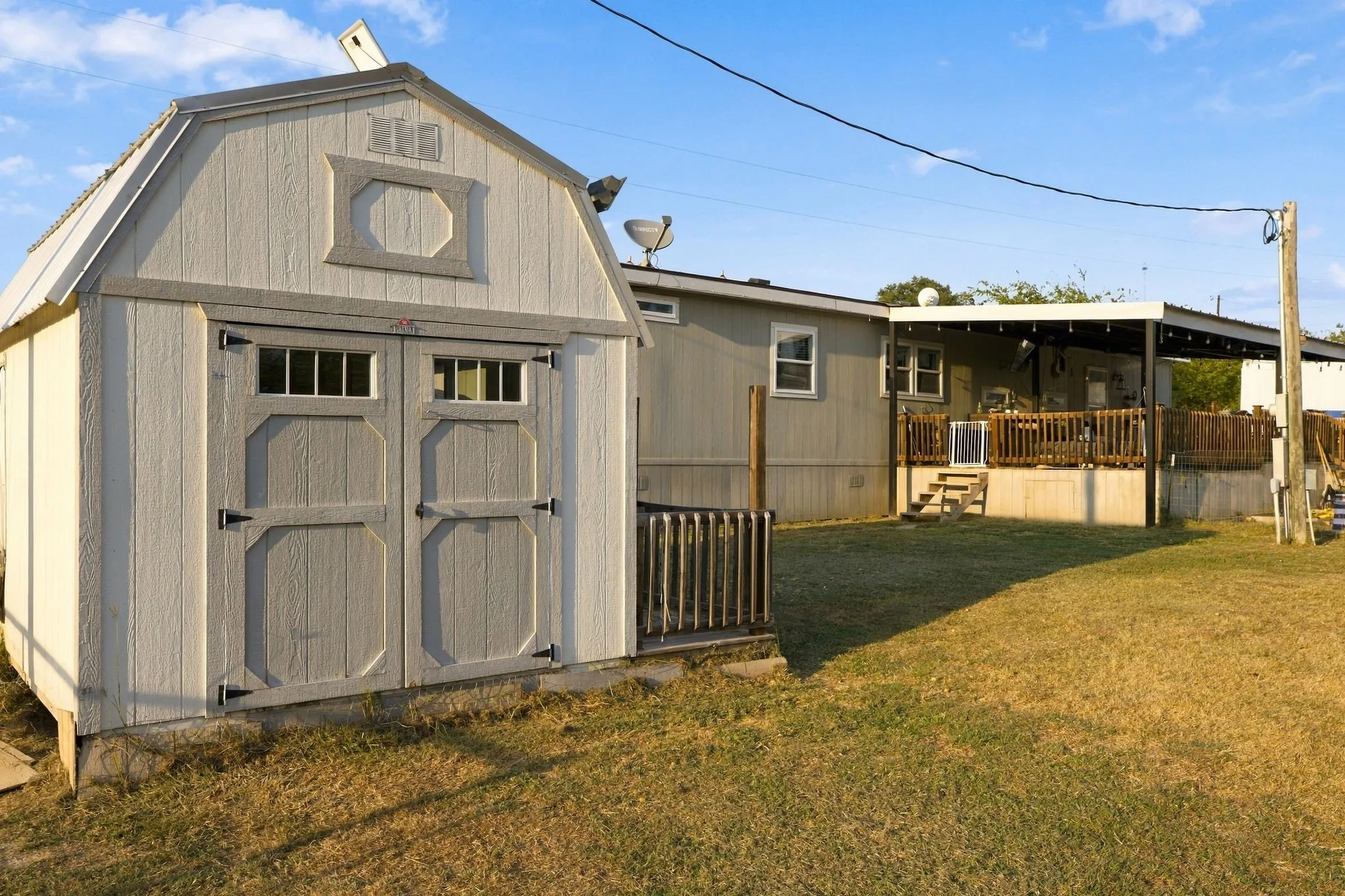 Detached shed with double doors and transom windows