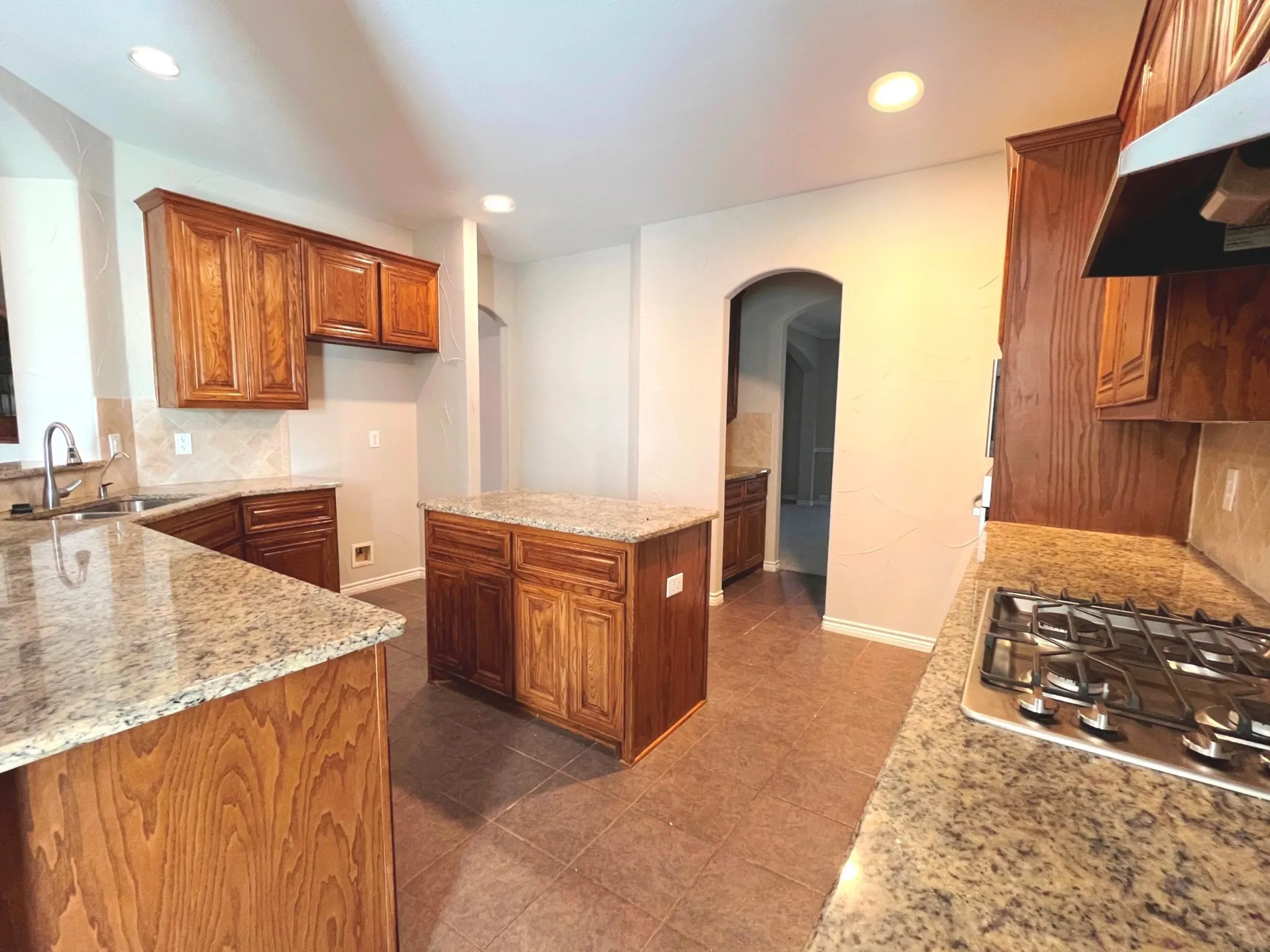 Single Family Residence For Sale in Kaufman County , 808 Wren Court, Forney, Texas 75126, 5 Bedroom, 4 Bathroom, 3 Garage spaces, 4,426 Sqft, built in 2008, mls#21401372, Real Estate Agent in Forney, Homes For Sale in Kaufman county, Homes For Sale in Forney, Realtor in Forney Texas, Real Estate Brokerage Independent Realty Texas, Luminita Cordes Realtor