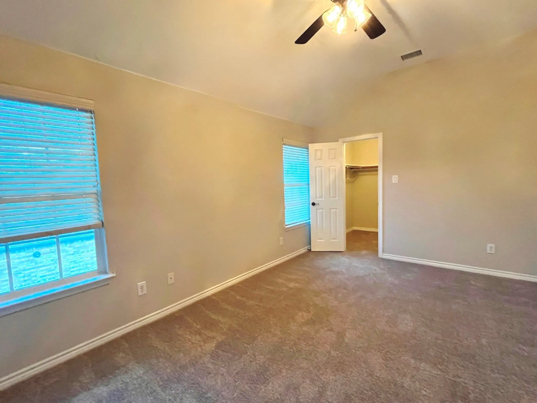 Single Family Residence For Sale in Kaufman County , 808 Wren Court, Forney, Texas 75126, 5 Bedroom, 4 Bathroom, 3 Garage spaces, 4,426 Sqft, built in 2008, mls#21401372, Real Estate Agent in Forney, Homes For Sale in Kaufman county, Homes For Sale in Forney, Realtor in Forney Texas, Real Estate Brokerage Independent Realty Texas, Luminita Cordes Realtor