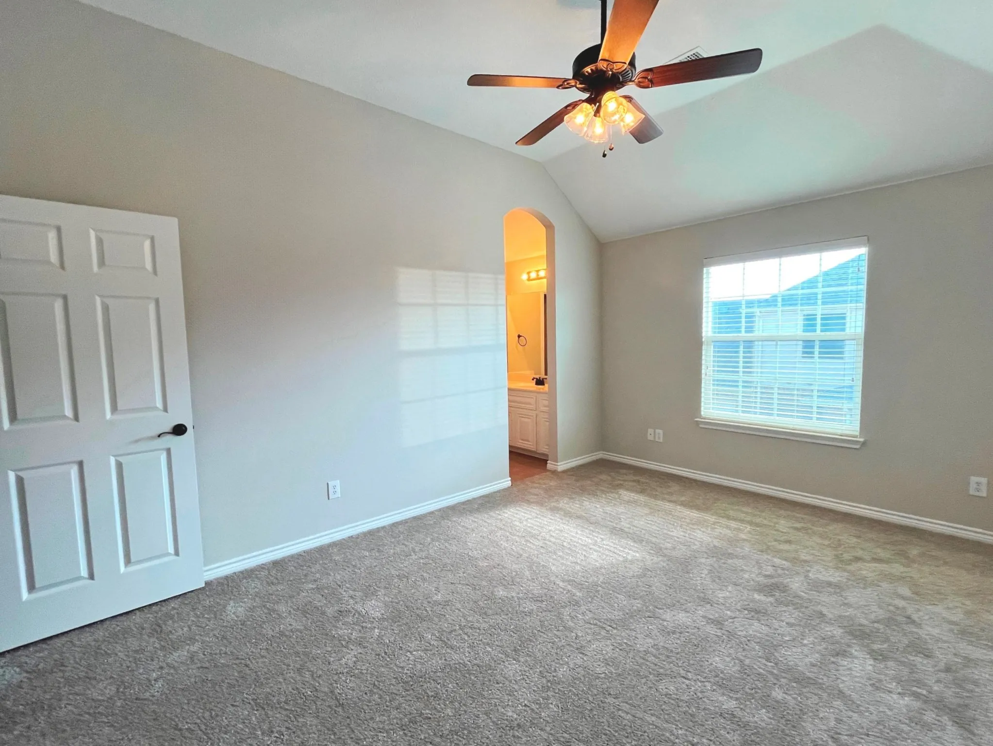Single Family Residence For Sale in Kaufman County , 808 Wren Court, Forney, Texas 75126, 5 Bedroom, 4 Bathroom, 3 Garage spaces, 4,426 Sqft, built in 2008, mls#21401372, Real Estate Agent in Forney, Homes For Sale in Kaufman county, Homes For Sale in Forney, Realtor in Forney Texas, Real Estate Brokerage Independent Realty Texas, Luminita Cordes Realtor