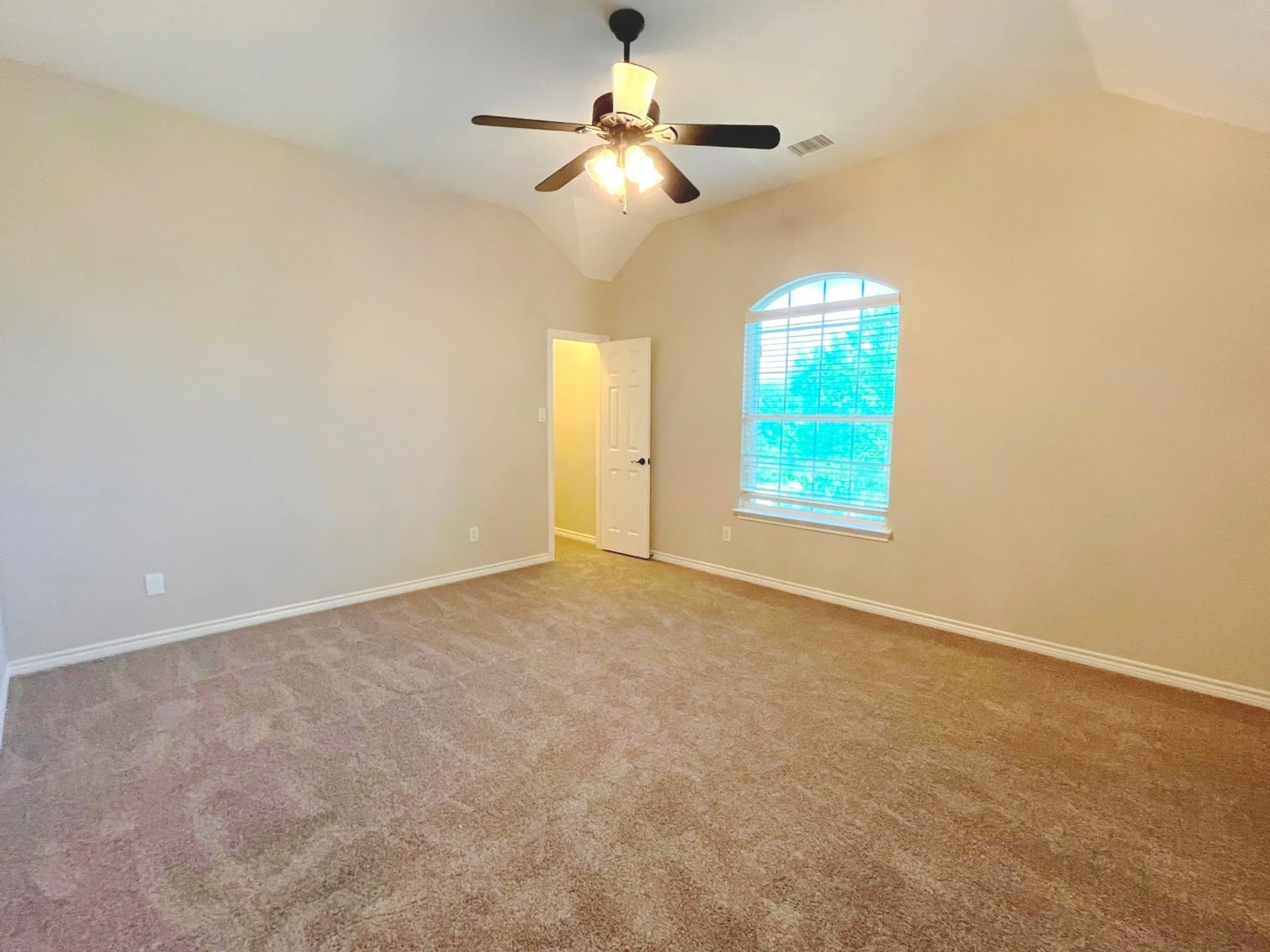 Single Family Residence For Sale in Kaufman County , 808 Wren Court, Forney, Texas 75126, 5 Bedroom, 4 Bathroom, 3 Garage spaces, 4,426 Sqft, built in 2008, mls#21401372, Real Estate Agent in Forney, Homes For Sale in Kaufman county, Homes For Sale in Forney, Realtor in Forney Texas, Real Estate Brokerage Independent Realty Texas, Luminita Cordes Realtor