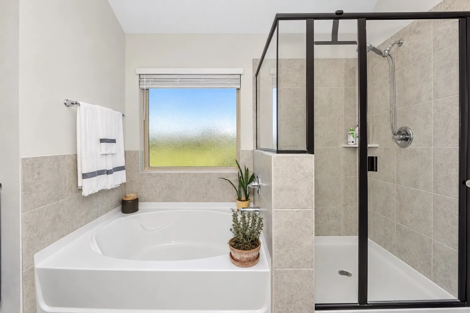 Single Family Residence For Sale in Kaufman County , 1358 Abiquiu Lane, Forney, Texas 75126, 4 Bedroom, 3 Bathroom, 3 Garage spaces, 2,666 Sqft, built in 2020, mls#21401618, Real Estate Agent in Forney, Homes For Sale in Kaufman county, Homes For Sale in Forney, Realtor in Forney Texas, Real Estate Brokerage Independent Realty Texas, Luminita Cordes Realtor