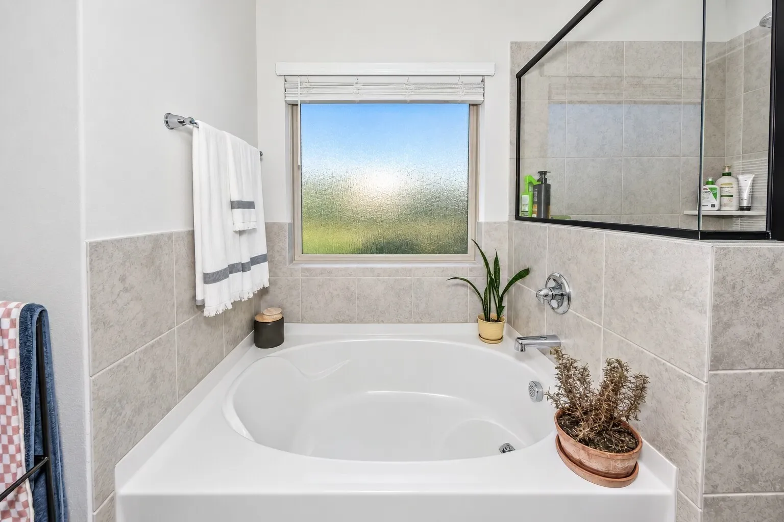 Single Family Residence For Sale in Kaufman County , 1358 Abiquiu Lane, Forney, Texas 75126, 4 Bedroom, 3 Bathroom, 3 Garage spaces, 2,666 Sqft, built in 2020, mls#21401618, Real Estate Agent in Forney, Homes For Sale in Kaufman county, Homes For Sale in Forney, Realtor in Forney Texas, Real Estate Brokerage Independent Realty Texas, Luminita Cordes Realtor