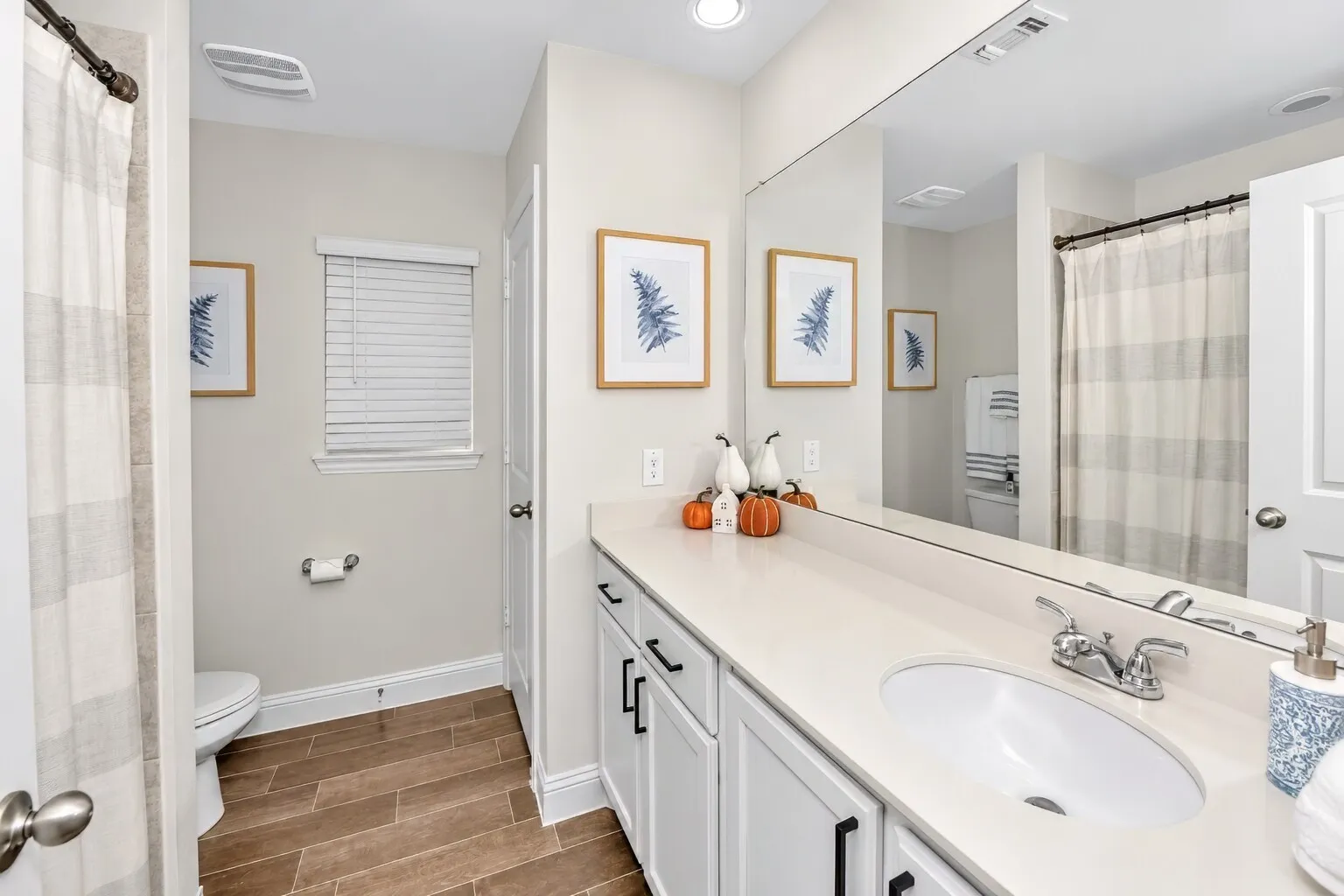 Single Family Residence For Sale in Kaufman County , 1358 Abiquiu Lane, Forney, Texas 75126, 4 Bedroom, 3 Bathroom, 3 Garage spaces, 2,666 Sqft, built in 2020, mls#21401618, Real Estate Agent in Forney, Homes For Sale in Kaufman county, Homes For Sale in Forney, Realtor in Forney Texas, Real Estate Brokerage Independent Realty Texas, Luminita Cordes Realtor