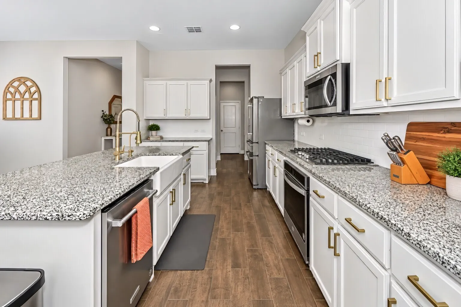 Single Family Residence For Sale in Kaufman County , 1358 Abiquiu Lane, Forney, Texas 75126, 4 Bedroom, 3 Bathroom, 3 Garage spaces, 2,666 Sqft, built in 2020, mls#21401618, Real Estate Agent in Forney, Homes For Sale in Kaufman county, Homes For Sale in Forney, Realtor in Forney Texas, Real Estate Brokerage Independent Realty Texas, Luminita Cordes Realtor