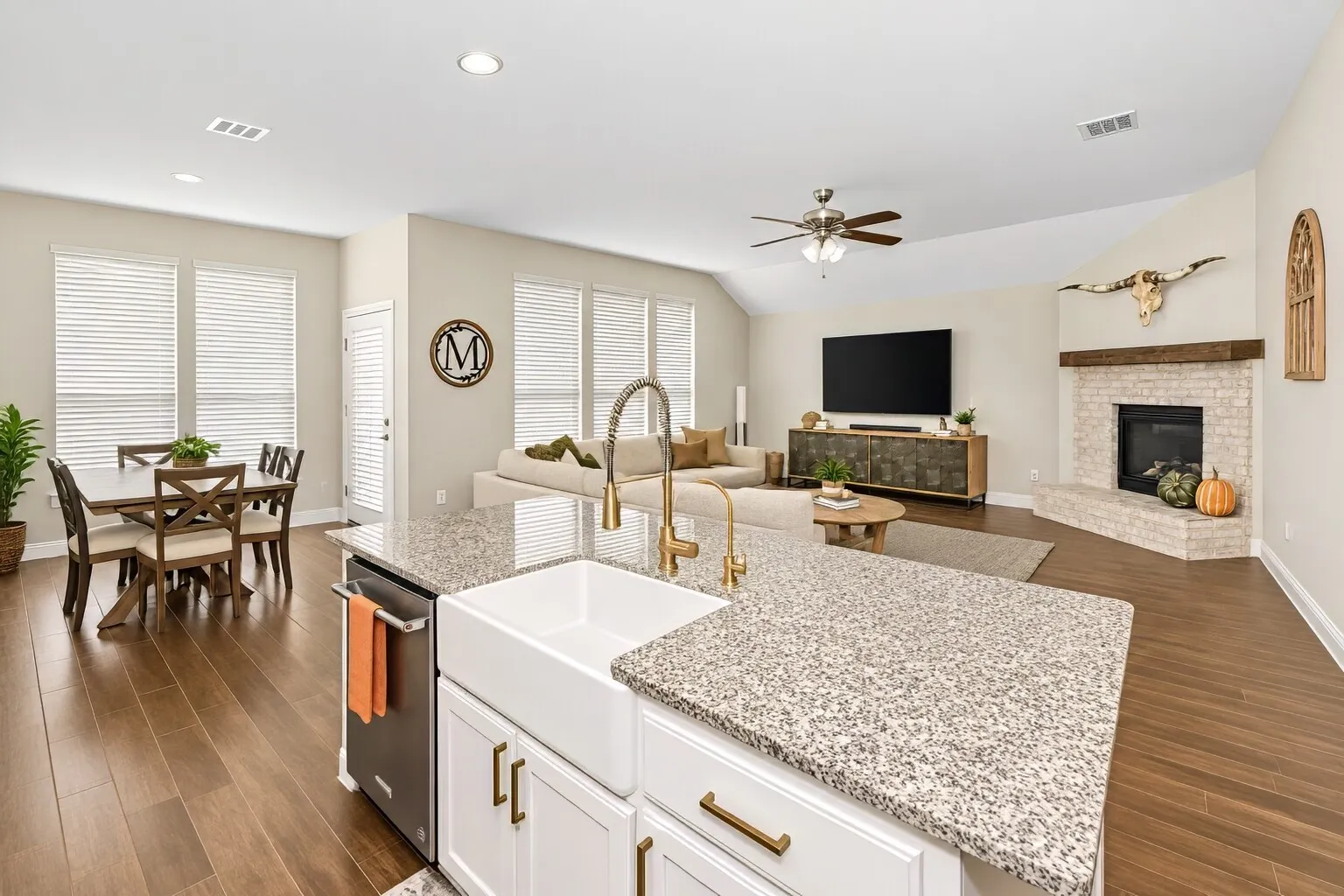 Single Family Residence For Sale in Kaufman County , 1358 Abiquiu Lane, Forney, Texas 75126, 4 Bedroom, 3 Bathroom, 3 Garage spaces, 2,666 Sqft, built in 2020, mls#21401618, Real Estate Agent in Forney, Homes For Sale in Kaufman county, Homes For Sale in Forney, Realtor in Forney Texas, Real Estate Brokerage Independent Realty Texas, Luminita Cordes Realtor