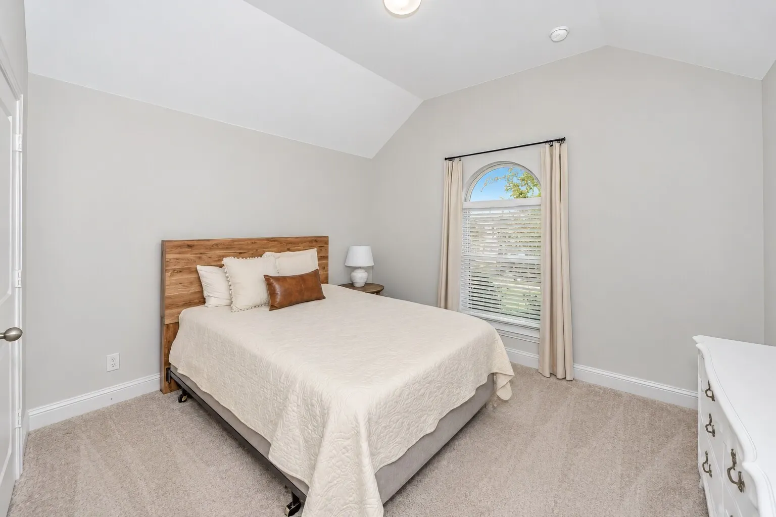 Single Family Residence For Sale in Kaufman County , 1358 Abiquiu Lane, Forney, Texas 75126, 4 Bedroom, 3 Bathroom, 3 Garage spaces, 2,666 Sqft, built in 2020, mls#21401618, Real Estate Agent in Forney, Homes For Sale in Kaufman county, Homes For Sale in Forney, Realtor in Forney Texas, Real Estate Brokerage Independent Realty Texas, Luminita Cordes Realtor