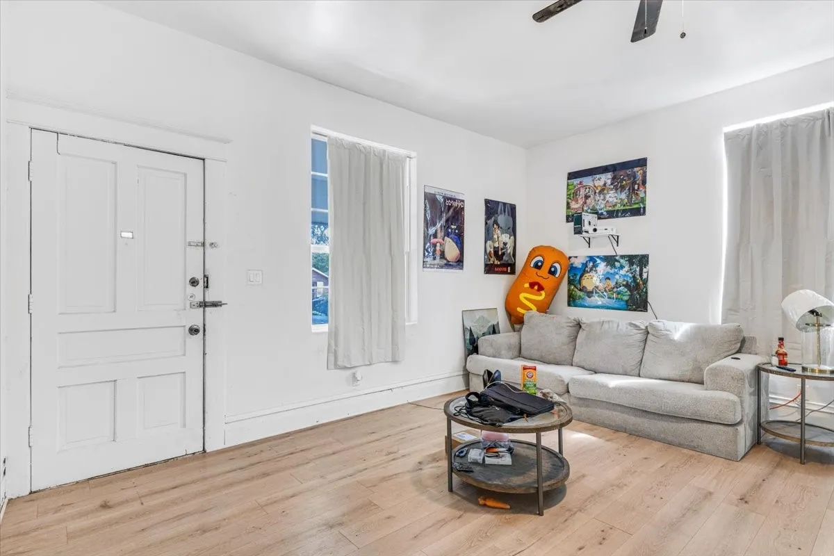 Single Family Residence For Sale in Dallas County , 3709 Wendelkin Street, Dallas, Texas 75215, 7 Bedroom, 3 Bathroom, Garage spaces, 2,858 Sqft, built in 1921, mls#21396277, Real Estate Agent in Dallas, Homes For Sale in Dallas county, Homes For Sale in Dallas, Realtor in Dallas Texas, Real Estate Brokerage Independent Realty Texas, Luminita Cordes Realtor