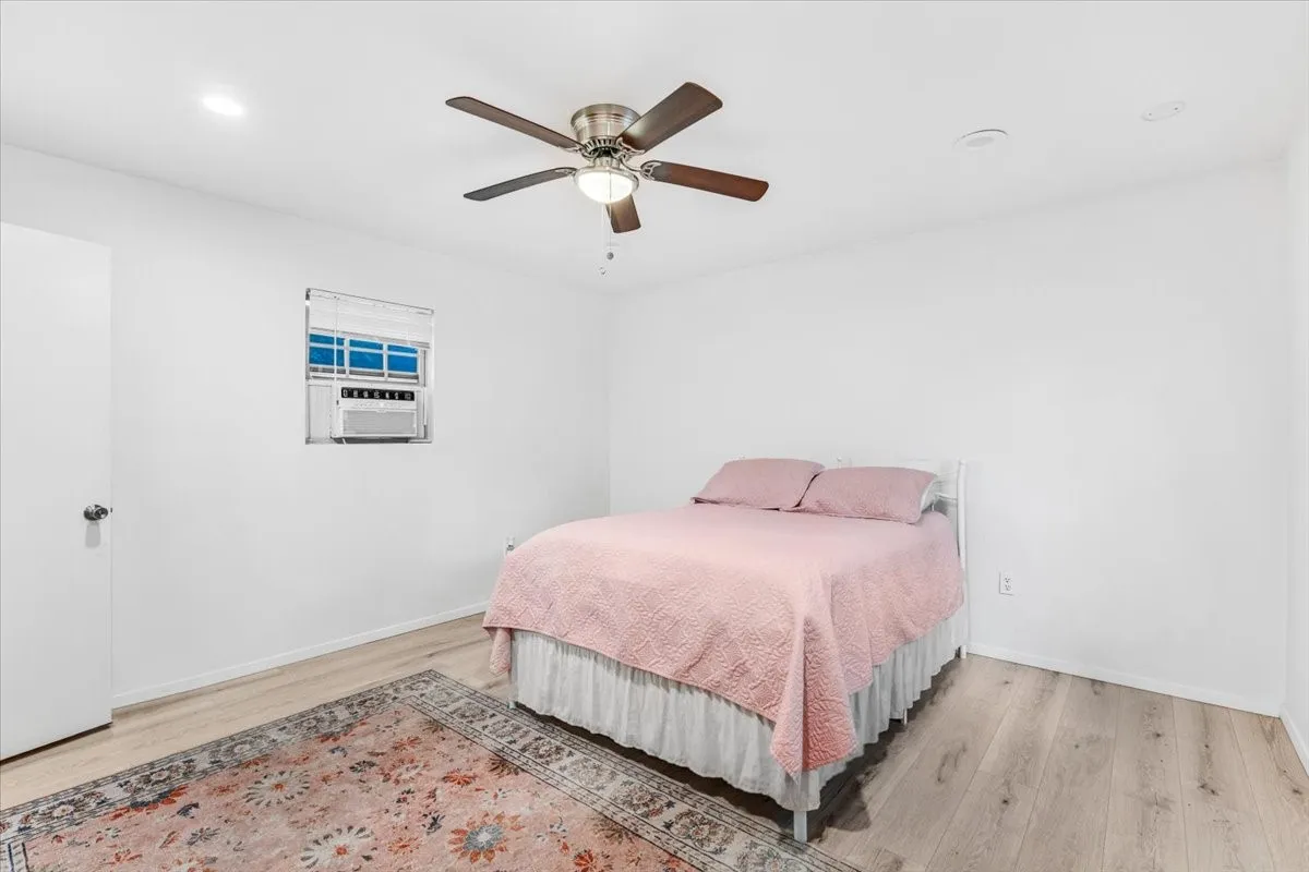 Single Family Residence For Sale in Dallas County , 3709 Wendelkin Street, Dallas, Texas 75215, 7 Bedroom, 3 Bathroom, Garage spaces, 2,858 Sqft, built in 1921, mls#21396277, Real Estate Agent in Dallas, Homes For Sale in Dallas county, Homes For Sale in Dallas, Realtor in Dallas Texas, Real Estate Brokerage Independent Realty Texas, Luminita Cordes Realtor