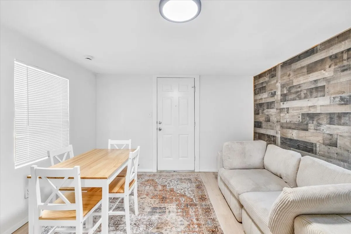 Single Family Residence For Sale in Dallas County , 3709 Wendelkin Street, Dallas, Texas 75215, 7 Bedroom, 3 Bathroom, Garage spaces, 2,858 Sqft, built in 1921, mls#21396277, Real Estate Agent in Dallas, Homes For Sale in Dallas county, Homes For Sale in Dallas, Realtor in Dallas Texas, Real Estate Brokerage Independent Realty Texas, Luminita Cordes Realtor