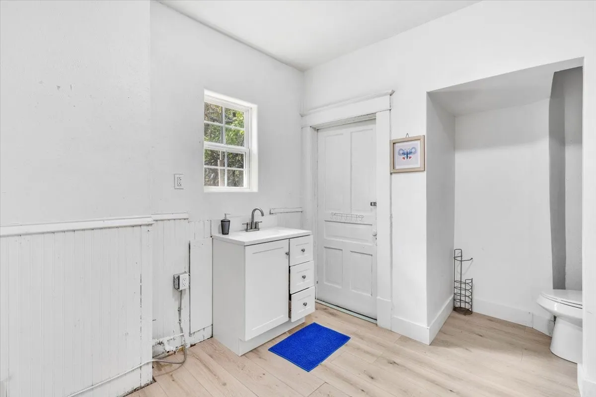 Single Family Residence For Sale in Dallas County , 3709 Wendelkin Street, Dallas, Texas 75215, 7 Bedroom, 3 Bathroom, Garage spaces, 2,858 Sqft, built in 1921, mls#21396277, Real Estate Agent in Dallas, Homes For Sale in Dallas county, Homes For Sale in Dallas, Realtor in Dallas Texas, Real Estate Brokerage Independent Realty Texas, Luminita Cordes Realtor