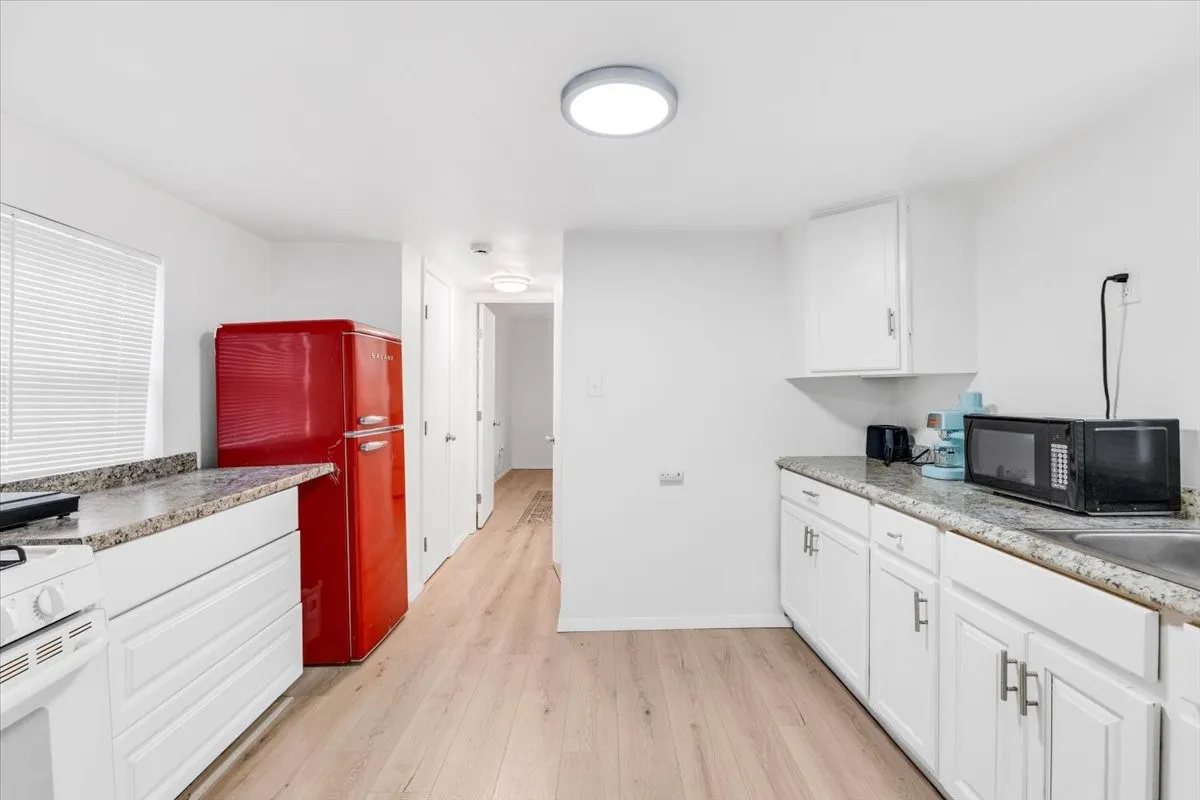 Single Family Residence For Sale in Dallas County , 3709 Wendelkin Street, Dallas, Texas 75215, 7 Bedroom, 3 Bathroom, Garage spaces, 2,858 Sqft, built in 1921, mls#21396277, Real Estate Agent in Dallas, Homes For Sale in Dallas county, Homes For Sale in Dallas, Realtor in Dallas Texas, Real Estate Brokerage Independent Realty Texas, Luminita Cordes Realtor