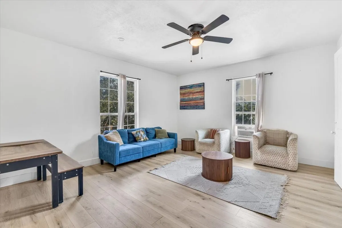 Single Family Residence For Sale in Dallas County , 3709 Wendelkin Street, Dallas, Texas 75215, 7 Bedroom, 3 Bathroom, Garage spaces, 2,858 Sqft, built in 1921, mls#21396277, Real Estate Agent in Dallas, Homes For Sale in Dallas county, Homes For Sale in Dallas, Realtor in Dallas Texas, Real Estate Brokerage Independent Realty Texas, Luminita Cordes Realtor