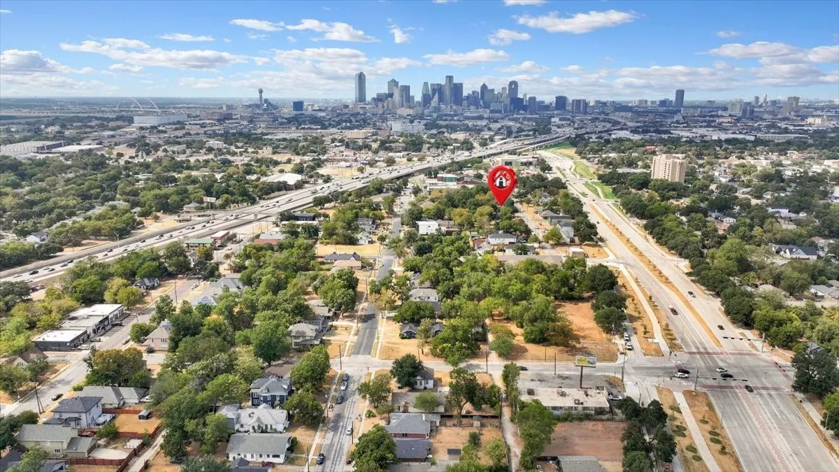 Single Family Residence For Sale in Dallas County , 3709 Wendelkin Street, Dallas, Texas 75215, 7 Bedroom, 3 Bathroom, Garage spaces, 2,858 Sqft, built in 1921, mls#21396277, Real Estate Agent in Dallas, Homes For Sale in Dallas county, Homes For Sale in Dallas, Realtor in Dallas Texas, Real Estate Brokerage Independent Realty Texas, Luminita Cordes Realtor