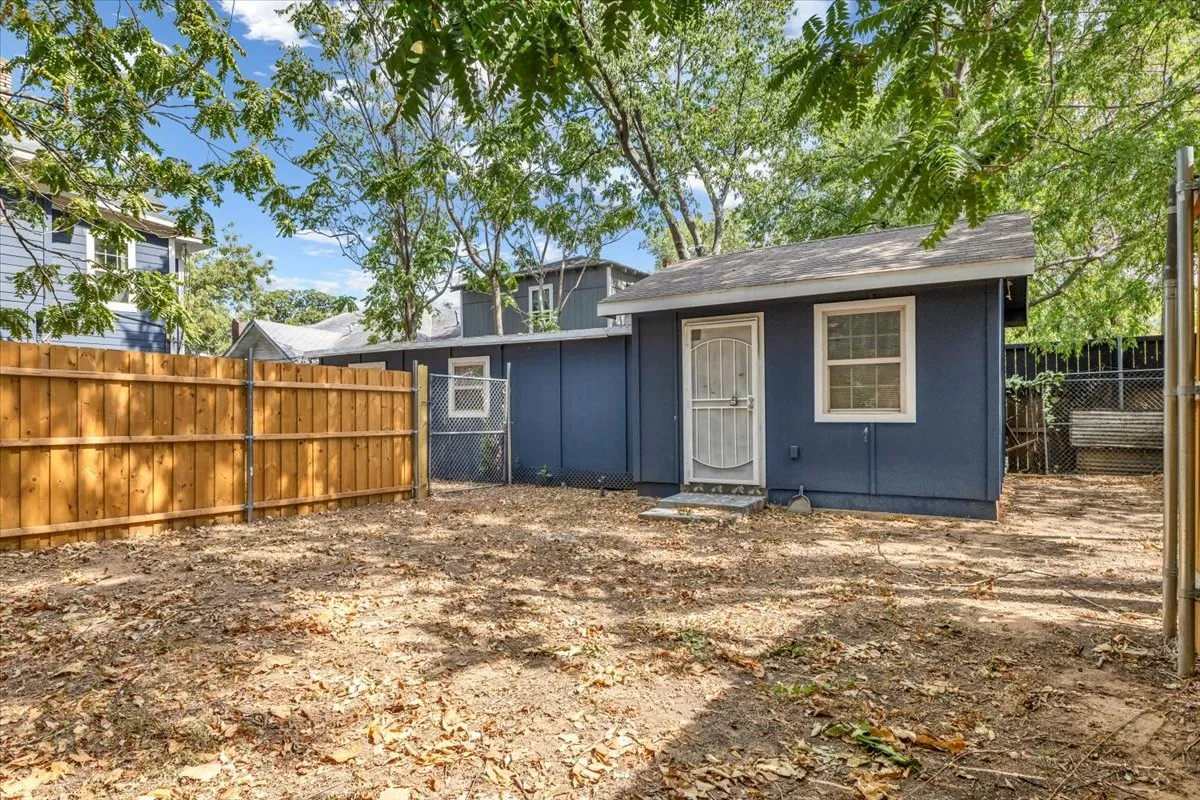 Single Family Residence For Sale in Dallas County , 3709 Wendelkin Street, Dallas, Texas 75215, 7 Bedroom, 3 Bathroom, Garage spaces, 2,858 Sqft, built in 1921, mls#21396277, Real Estate Agent in Dallas, Homes For Sale in Dallas county, Homes For Sale in Dallas, Realtor in Dallas Texas, Real Estate Brokerage Independent Realty Texas, Luminita Cordes Realtor
