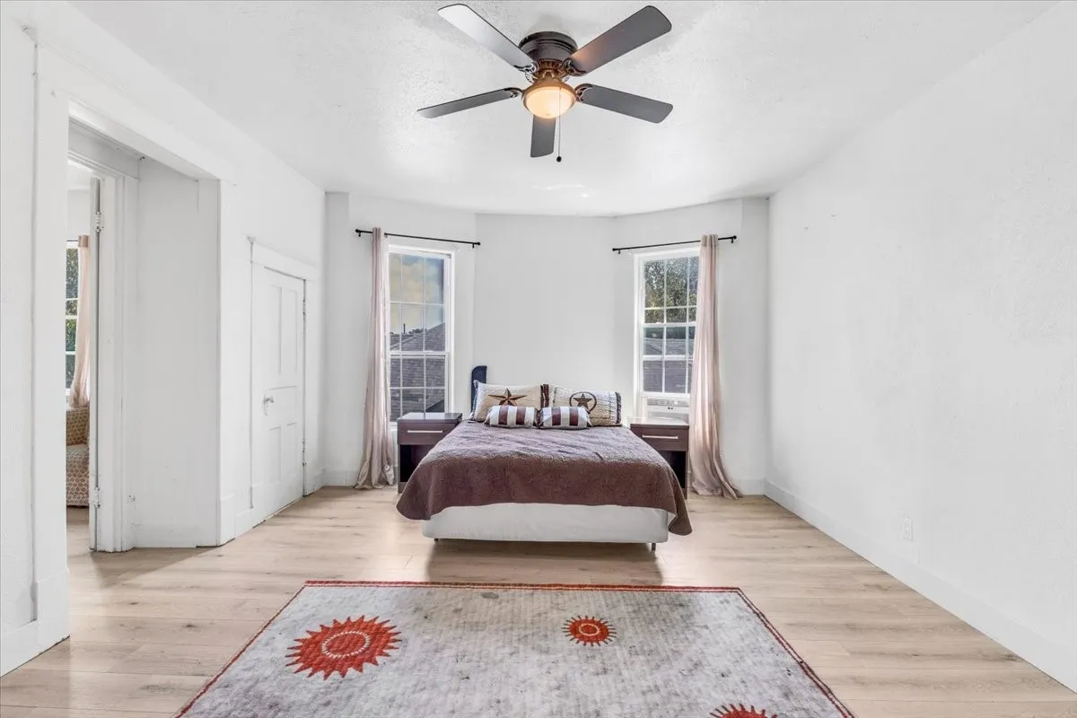 Single Family Residence For Sale in Dallas County , 3709 Wendelkin Street, Dallas, Texas 75215, 7 Bedroom, 3 Bathroom, Garage spaces, 2,858 Sqft, built in 1921, mls#21396277, Real Estate Agent in Dallas, Homes For Sale in Dallas county, Homes For Sale in Dallas, Realtor in Dallas Texas, Real Estate Brokerage Independent Realty Texas, Luminita Cordes Realtor