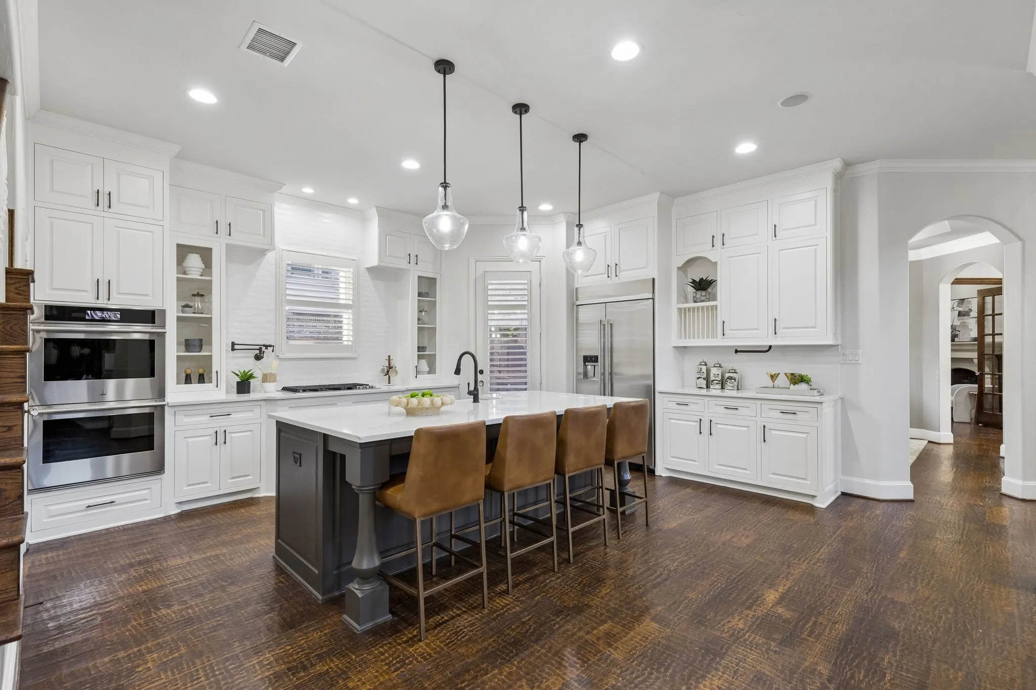 Large fully upgraded open concept kitchen