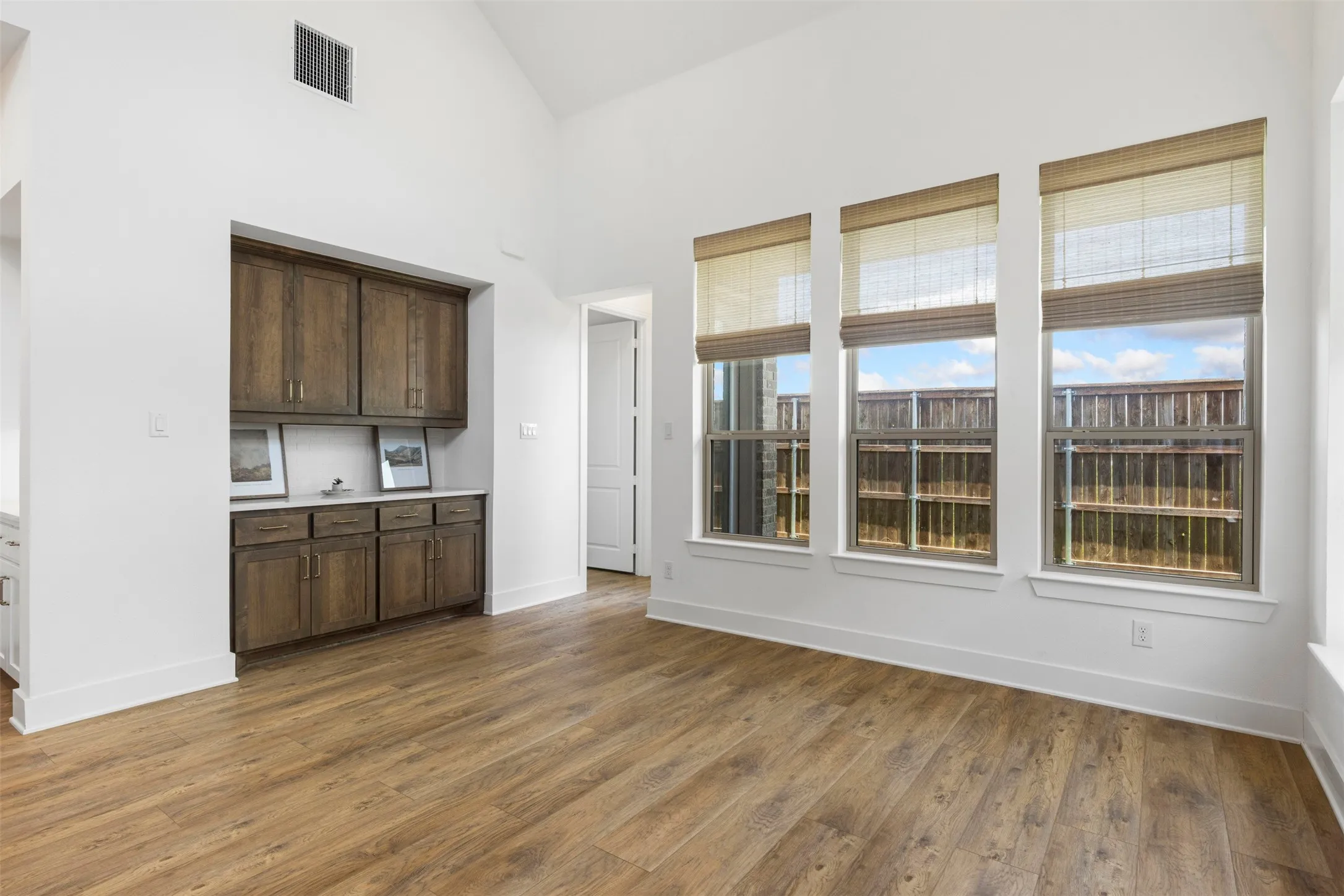 Single Family Residence For Sale in Collin County , 1605 Sandhill Lane, Celina, Texas 75009, 4 Bedroom, 3 Bathroom, 2 Garage spaces, 2,484 Sqft, built in 2023, mls#21401690, Real Estate Agent in Celina, Homes For Sale in Collin county, Homes For Sale in Celina, Realtor in Celina Texas, Real Estate Brokerage Independent Realty Texas, Luminita Cordes Realtor