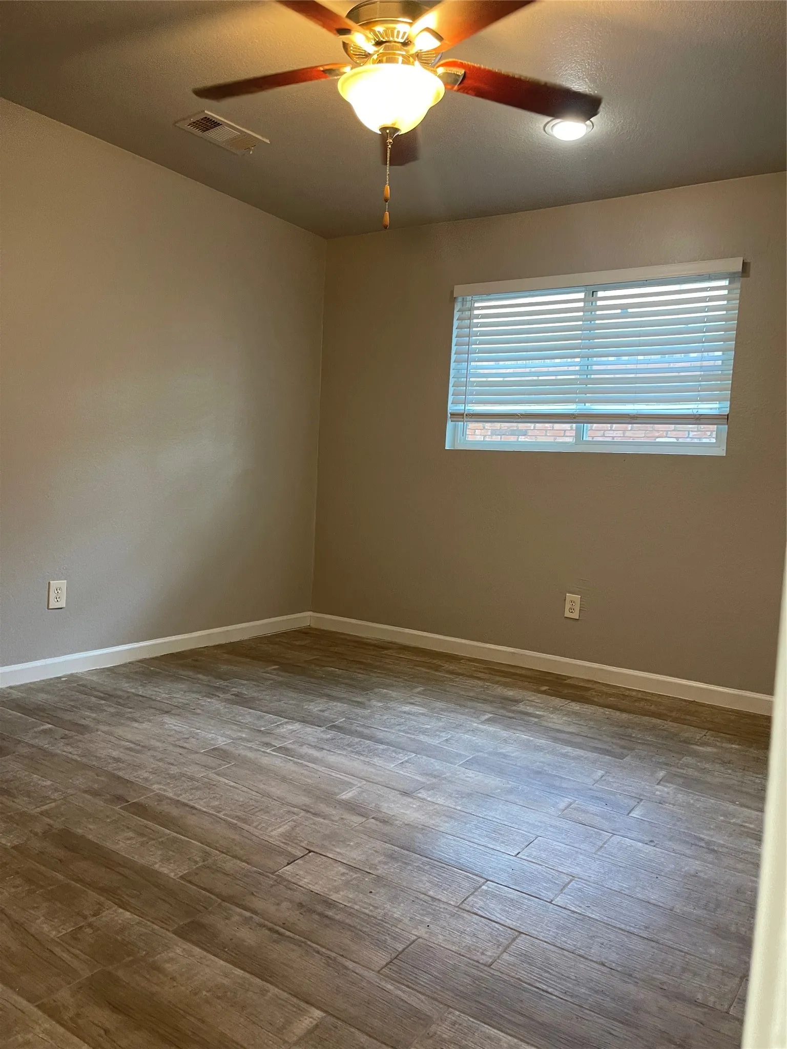 Single Family Residence For Rent in Tarrant County , 6912 Heritage Lane, Fort Worth, Texas 76134, 5 Bedroom, 2 Bathroom, 2 Garage spaces, 2,362 Sqft, built in 1959, mls#21401704, Real Estate Agent in Fort Worth, Homes For Rent in Tarrant county, Homes For Rent in Fort Worth, Realtor in Fort Worth Texas, Real Estate Brokerage Independent Realty Texas, Luminita Cordes Realtor