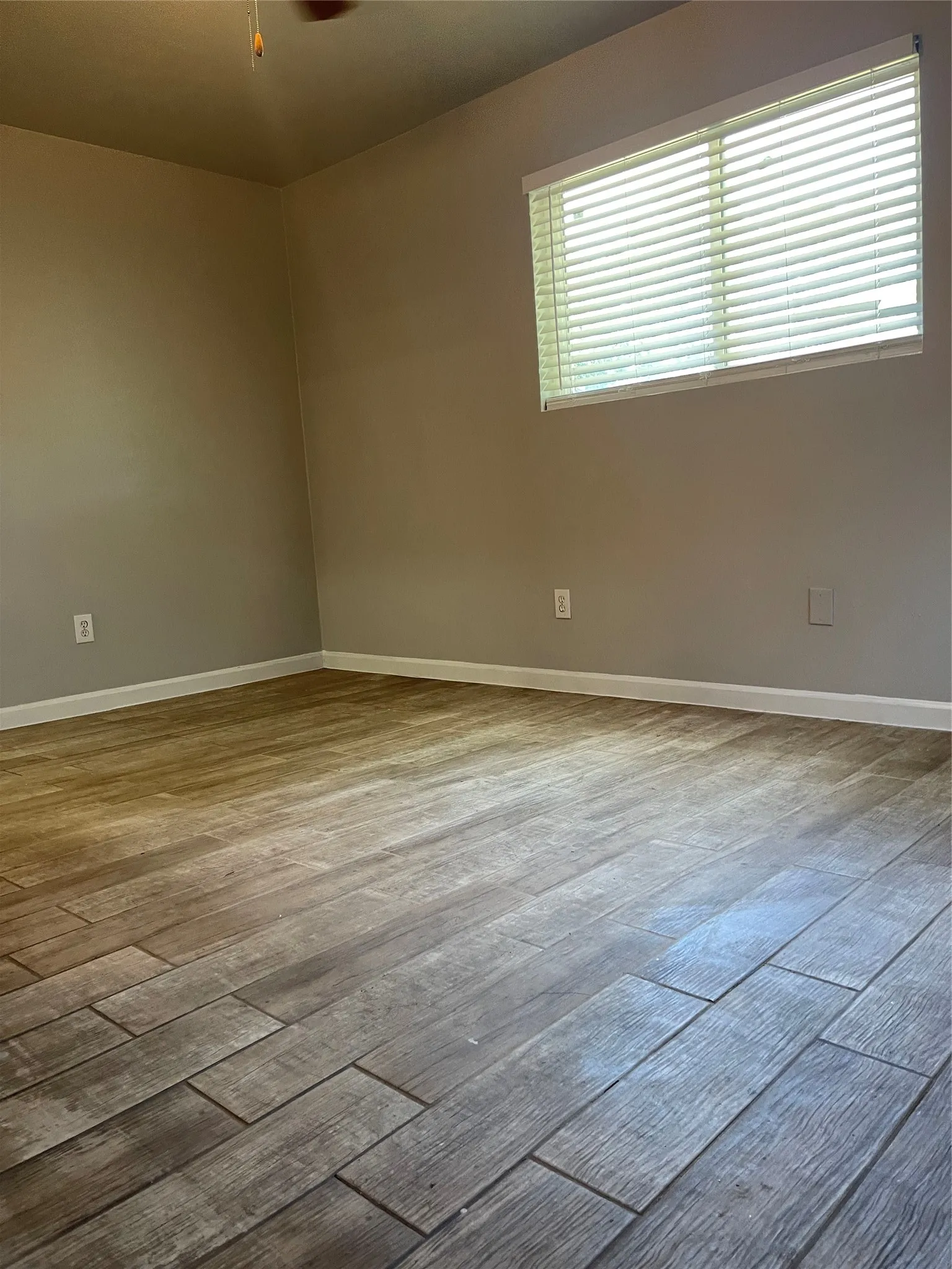 Single Family Residence For Rent in Tarrant County , 6912 Heritage Lane, Fort Worth, Texas 76134, 5 Bedroom, 2 Bathroom, 2 Garage spaces, 2,362 Sqft, built in 1959, mls#21401704, Real Estate Agent in Fort Worth, Homes For Rent in Tarrant county, Homes For Rent in Fort Worth, Realtor in Fort Worth Texas, Real Estate Brokerage Independent Realty Texas, Luminita Cordes Realtor