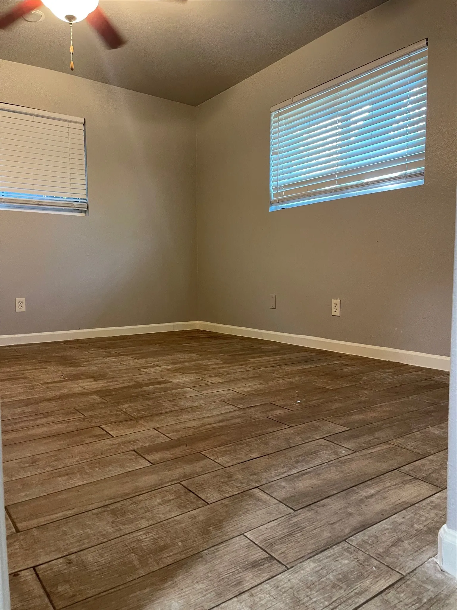Single Family Residence For Rent in Tarrant County , 6912 Heritage Lane, Fort Worth, Texas 76134, 5 Bedroom, 2 Bathroom, 2 Garage spaces, 2,362 Sqft, built in 1959, mls#21401704, Real Estate Agent in Fort Worth, Homes For Rent in Tarrant county, Homes For Rent in Fort Worth, Realtor in Fort Worth Texas, Real Estate Brokerage Independent Realty Texas, Luminita Cordes Realtor