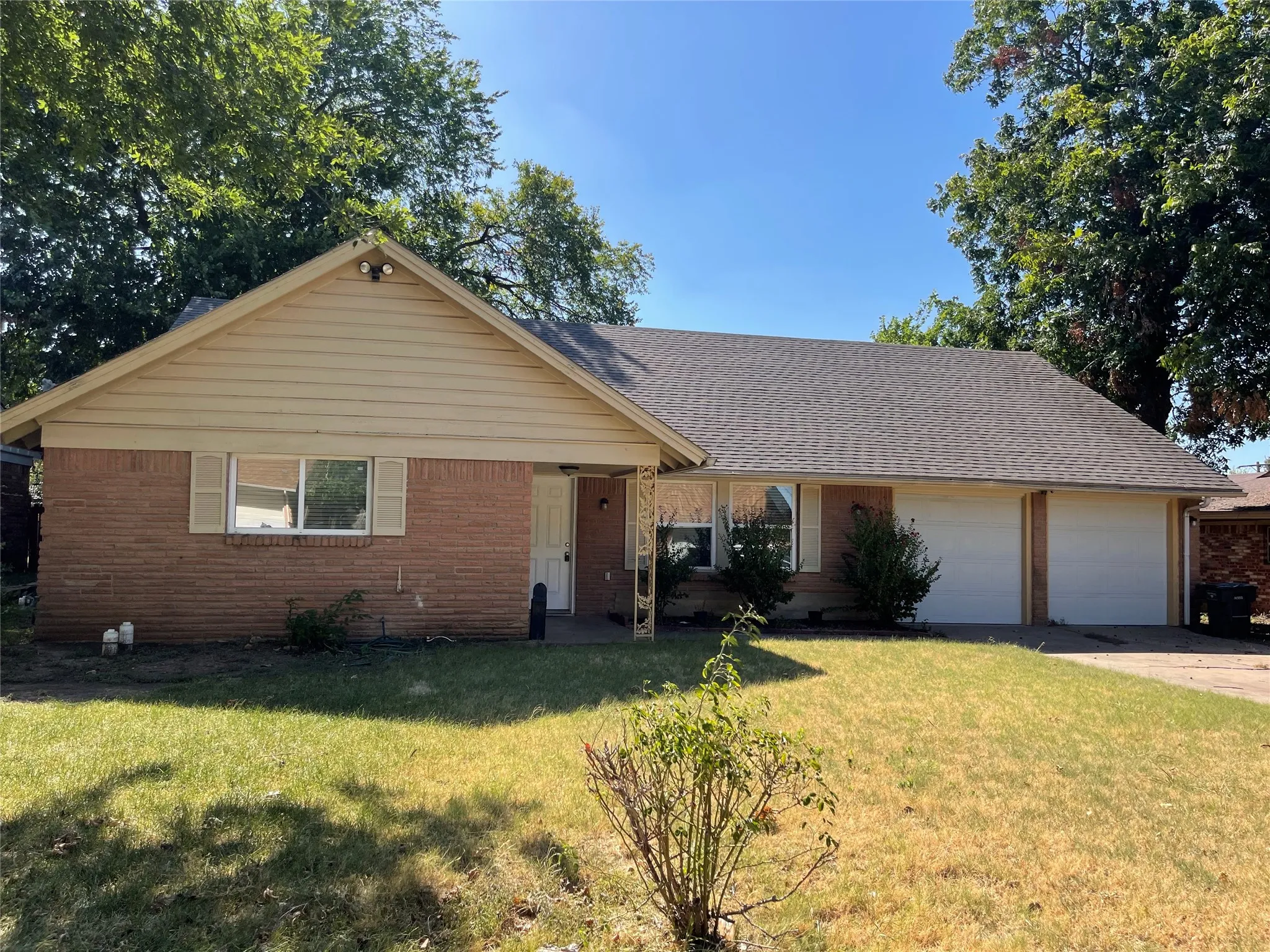 Single Family Residence For Rent in Tarrant County , 6912 Heritage Lane, Fort Worth, Texas 76134, 5 Bedroom, 2 Bathroom, 2 Garage spaces, 2,362 Sqft, built in 1959, mls#21401704, Real Estate Agent in Fort Worth, Homes For Rent in Tarrant county, Homes For Rent in Fort Worth, Realtor in Fort Worth Texas, Real Estate Brokerage Independent Realty Texas, Luminita Cordes Realtor